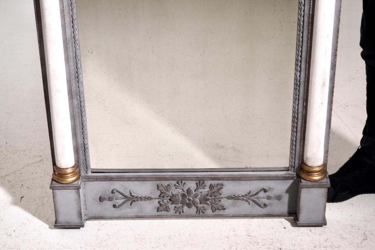 Very fine Swedish mirror with old guilt carving and white coloms, circa 1810 - 20.