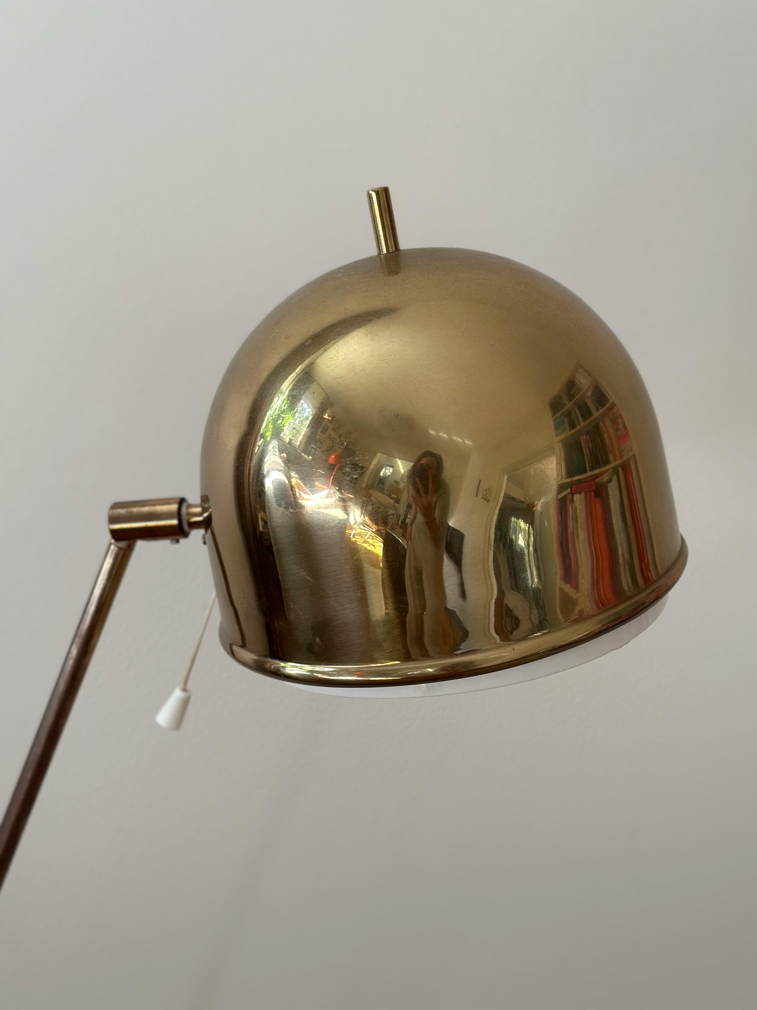 Suédois Lampadaire Mod suédois G-075 par Bergboms, années 1960, incl DIFFUSER PLASTIC ORIGINAL en vente