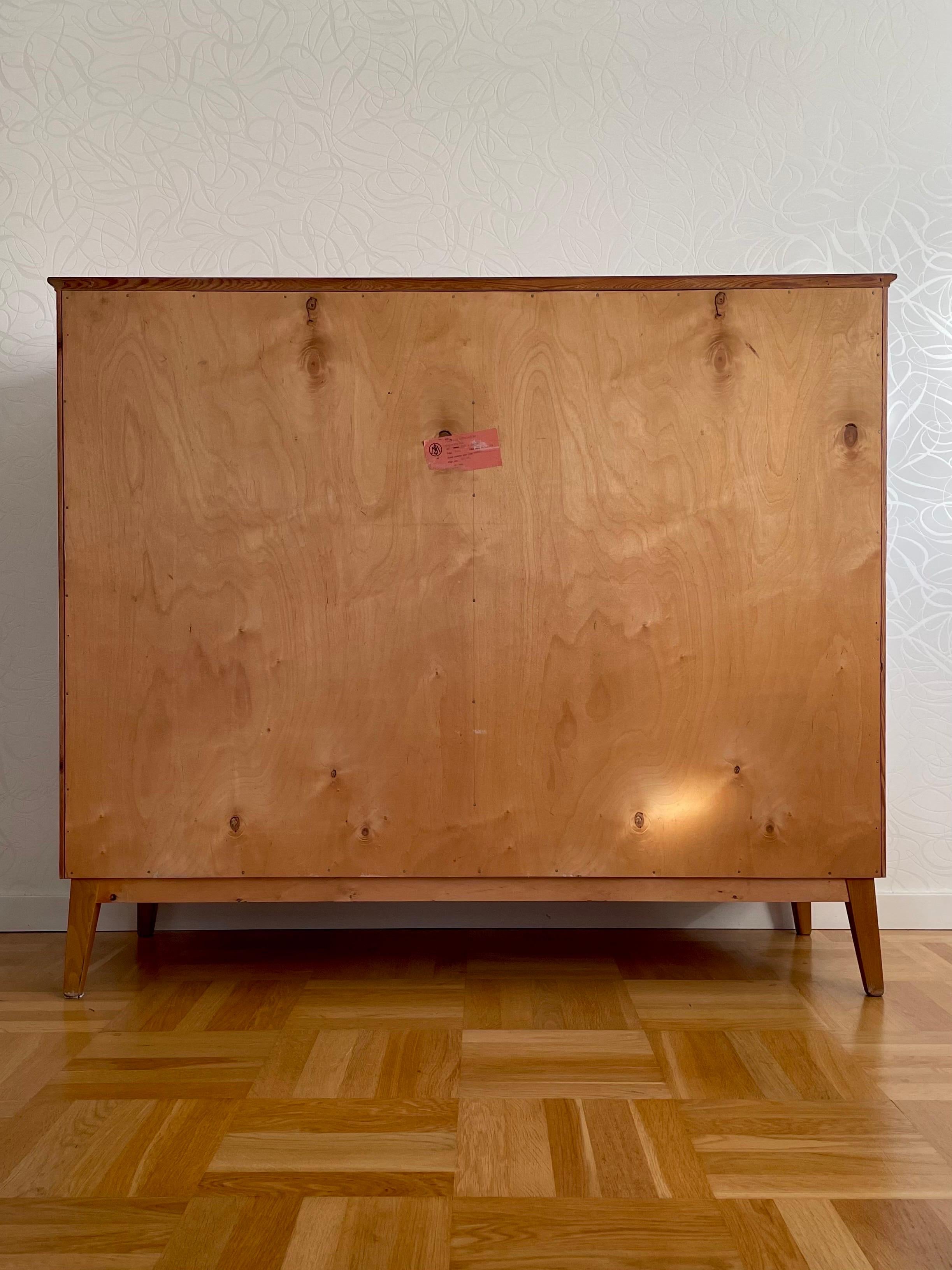 Swedish Modern 1940s Cabinet in Otto Schulz style  For Sale 4