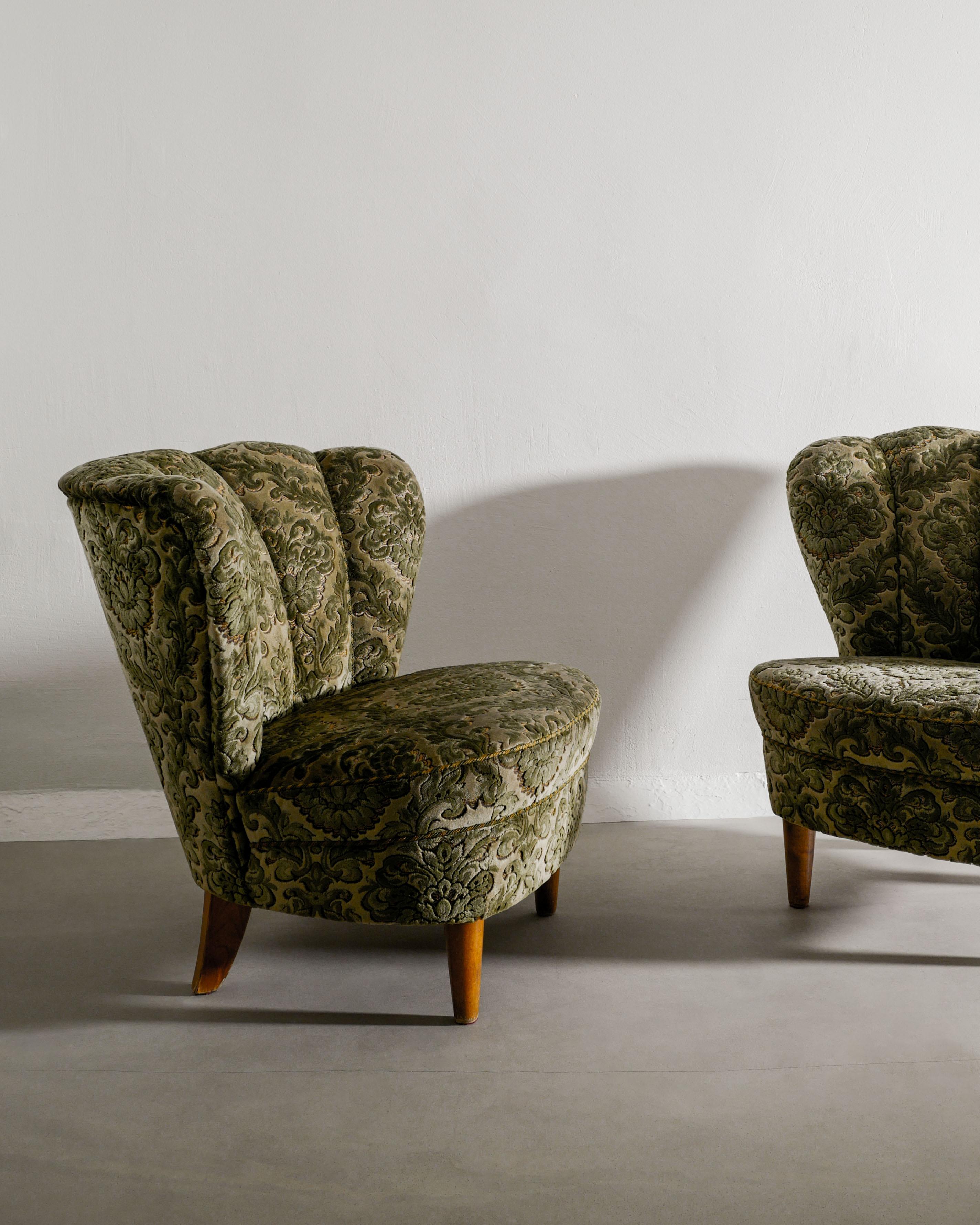 Scandinavian Modern Swedish Modern Armchairs Attributed to Gösta Jonsson in Floweral Fabric, 1940s For Sale