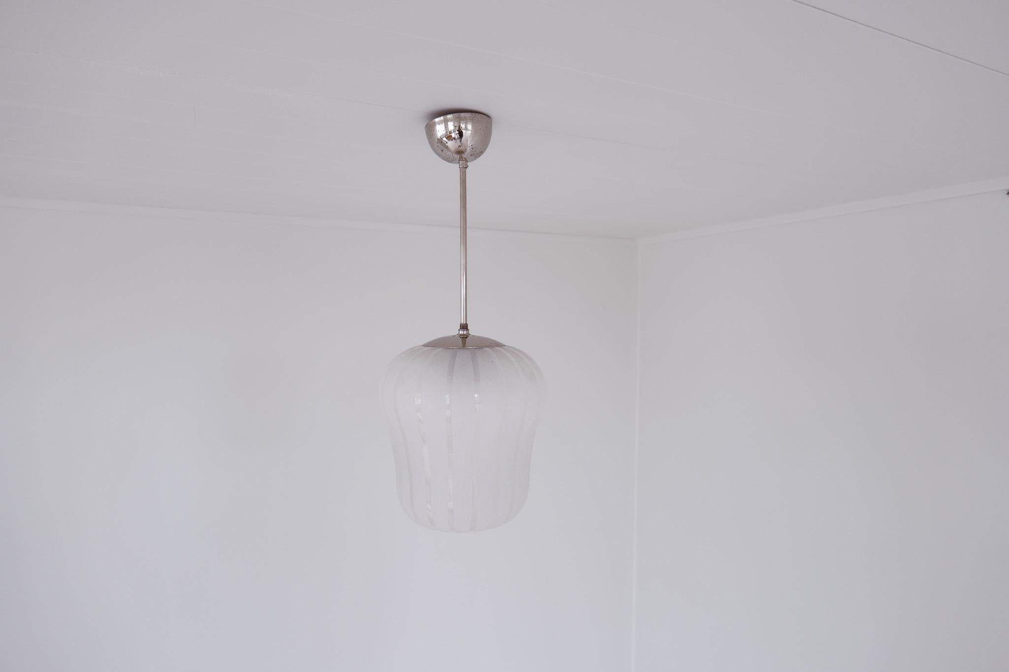 Schwedische Modern Art Deco Pendelleuchte Böhlmakrs Harald Notini Schweden 1940er Jahre (Art déco) im Angebot