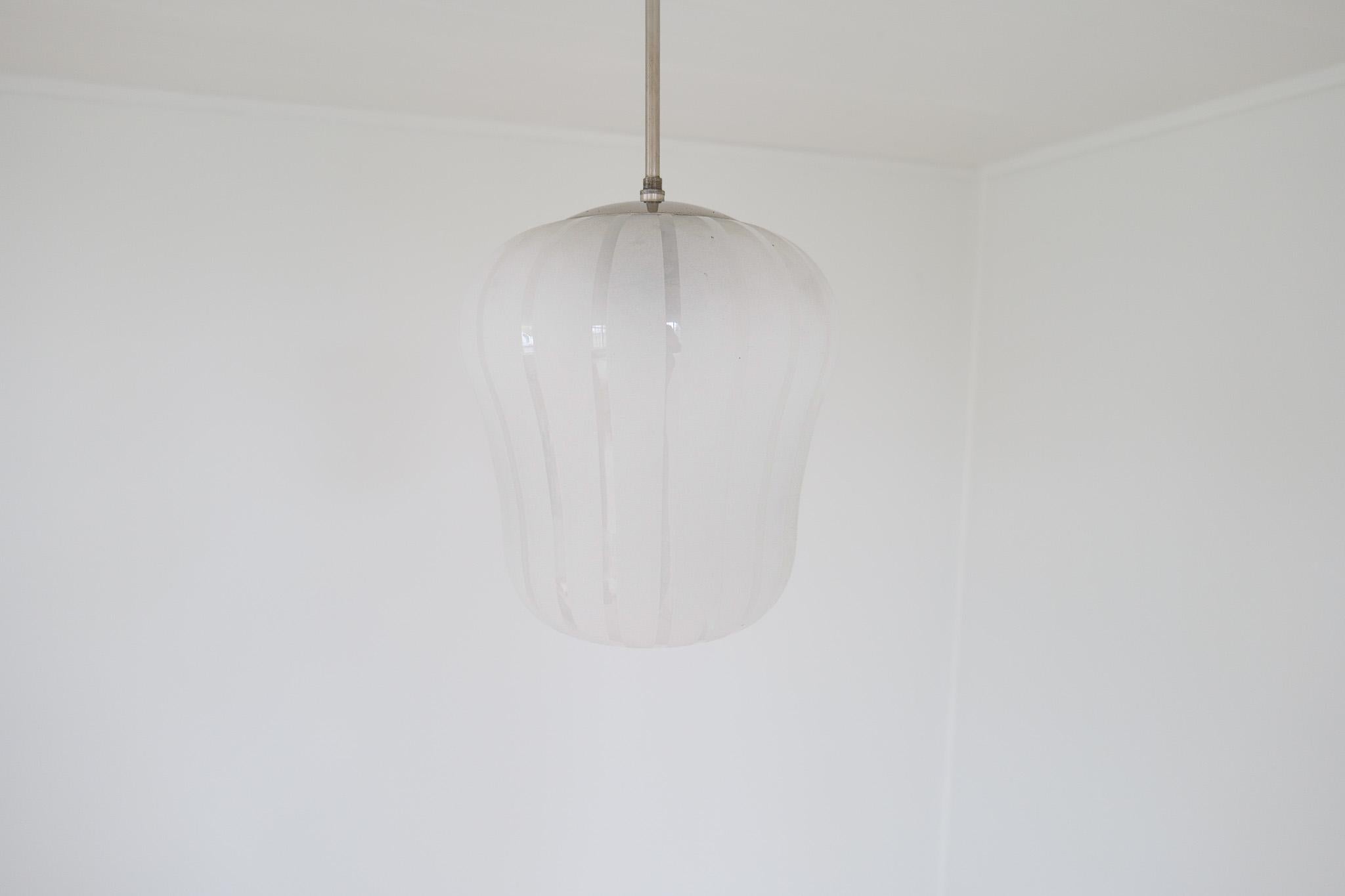 Schwedische Modern Art Deco Pendelleuchte Böhlmakrs Harald Notini Schweden 1940er Jahre im Zustand „Gut“ im Angebot in Hillringsberg, SE