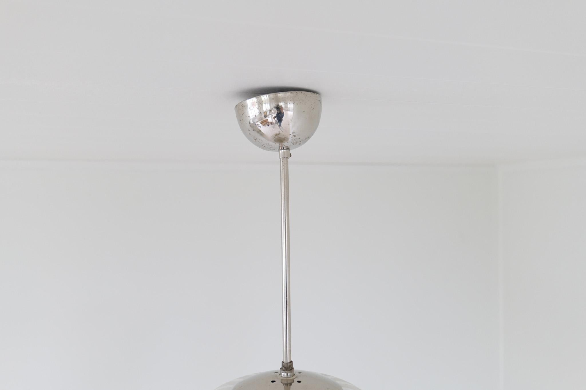 Schwedische Modern Art Deco Pendelleuchte Böhlmakrs Harald Notini Schweden 1940er Jahre (Glas) im Angebot