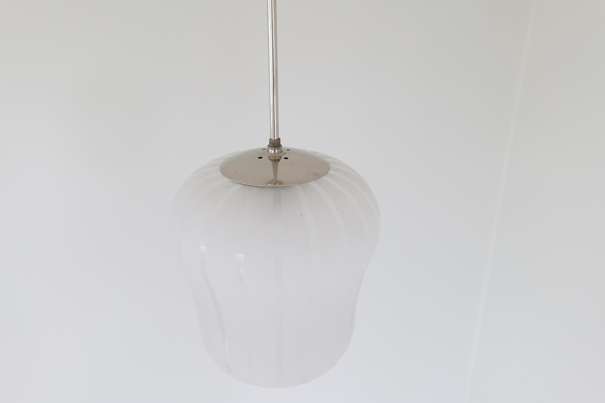 Schwedische Modern Art Deco Pendelleuchte Böhlmakrs Harald Notini Schweden 1940er Jahre im Angebot 1