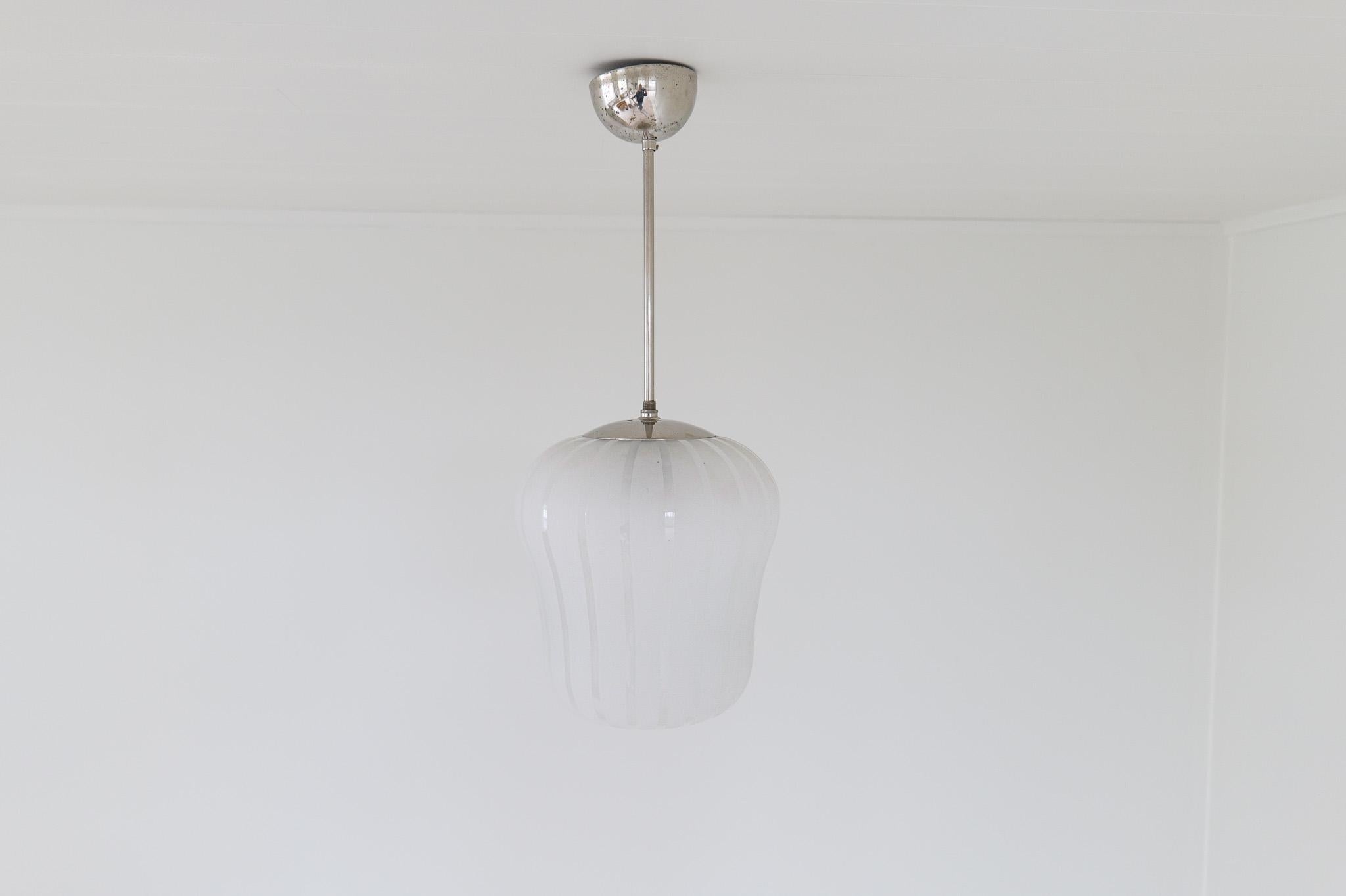 Schwedische Modern Art Deco Pendelleuchte Böhlmakrs Harald Notini Schweden 1940er Jahre im Angebot 2