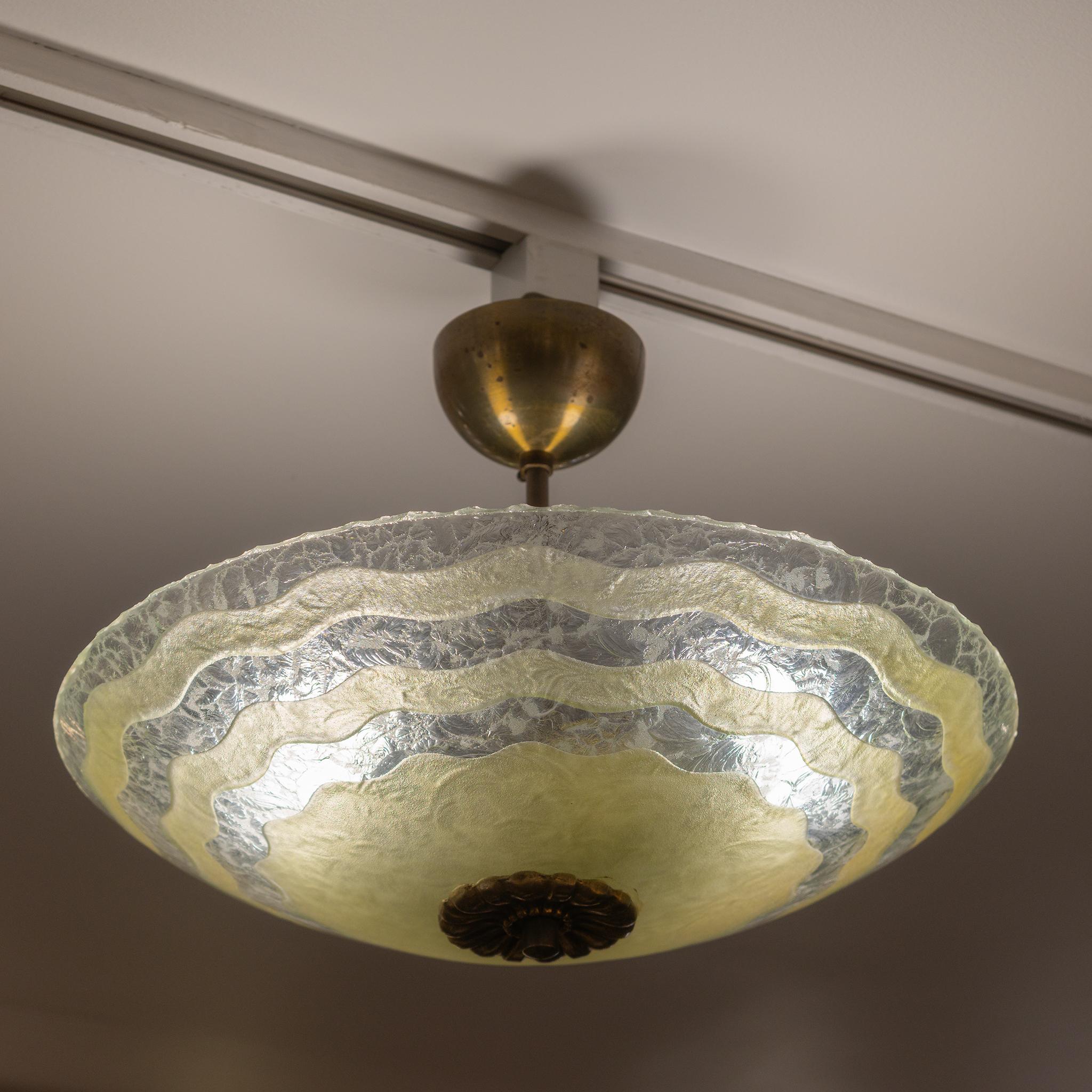 Scandinavo moderno Apparecchio di illuminazione in vetro artistico moderno svedese in vendita