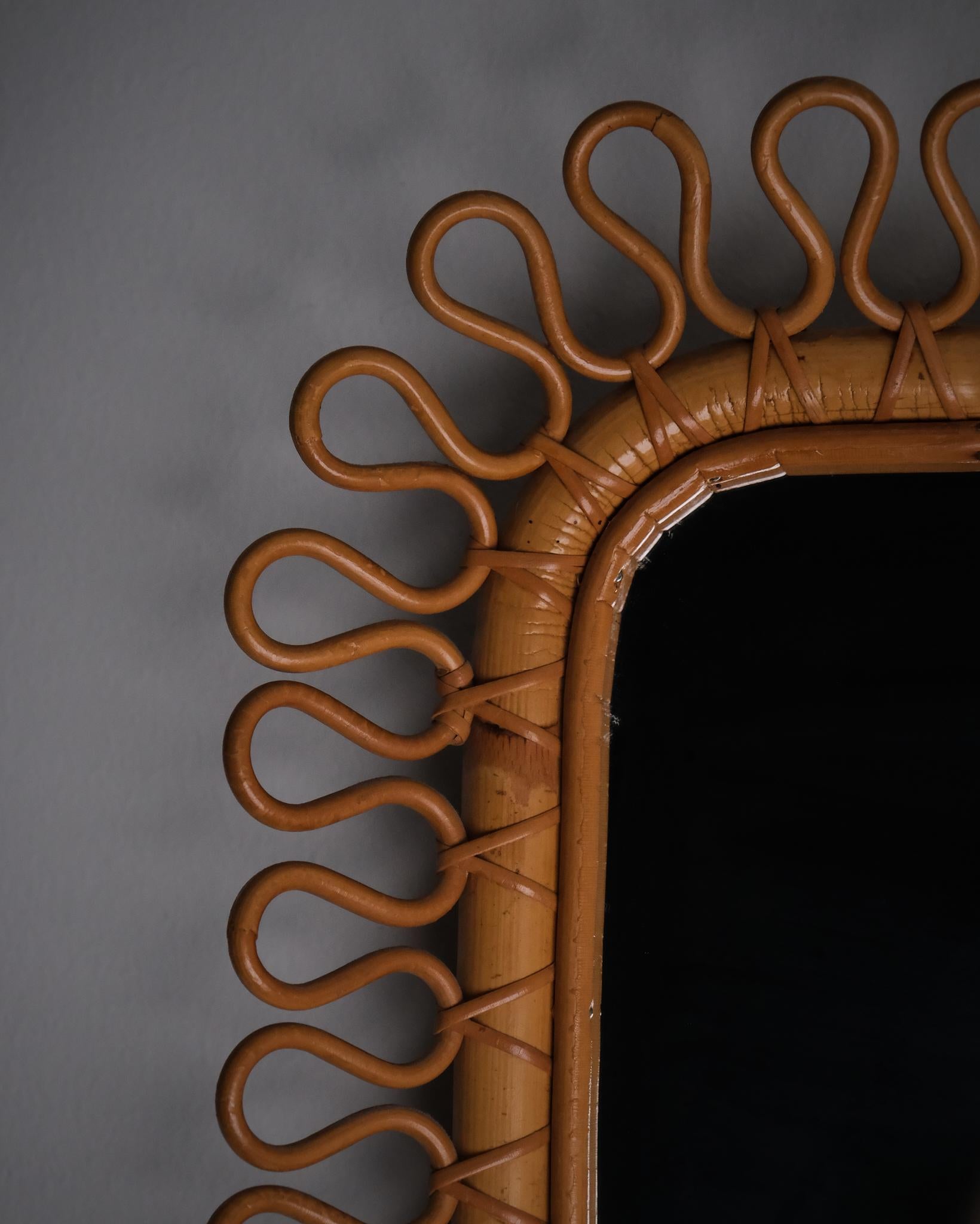 Miroir suédois moderne en bambou et rotin, designer anonyme, années 1940-1950 en vente 1