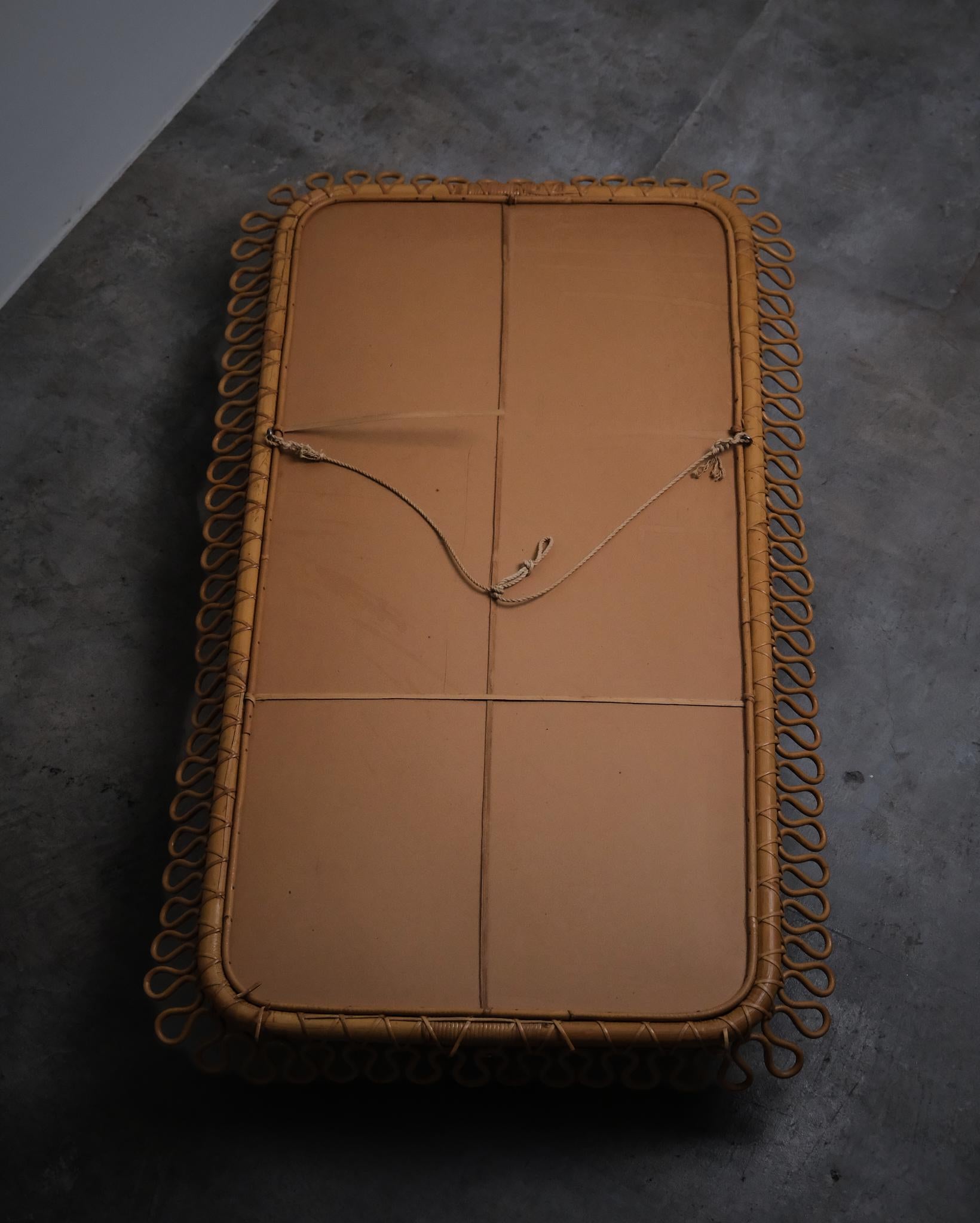 Miroir suédois moderne en bambou et rotin, designer anonyme, années 1940-1950 en vente 2