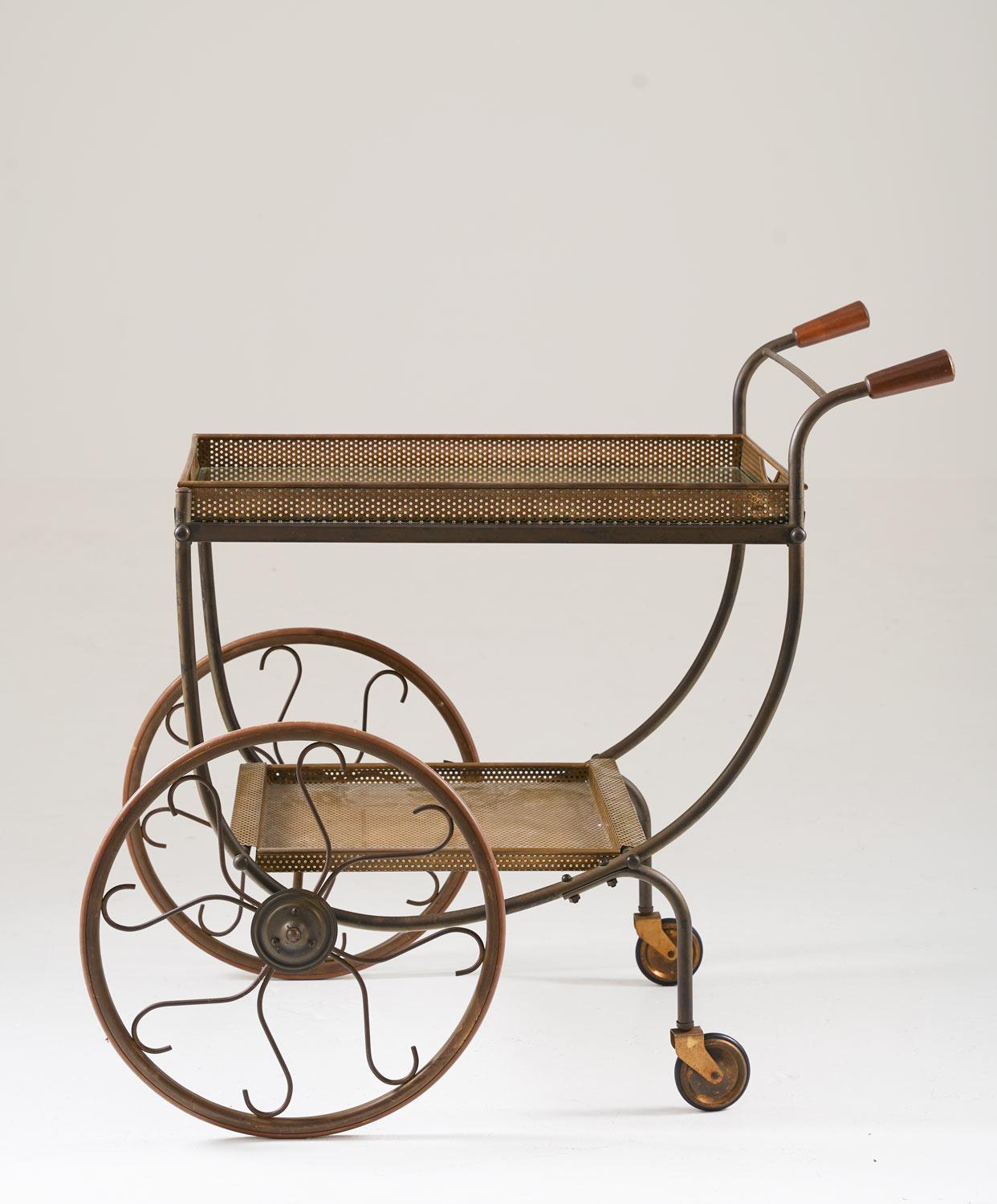 Suédois Chariot de bar moderne suédois en laiton en vente