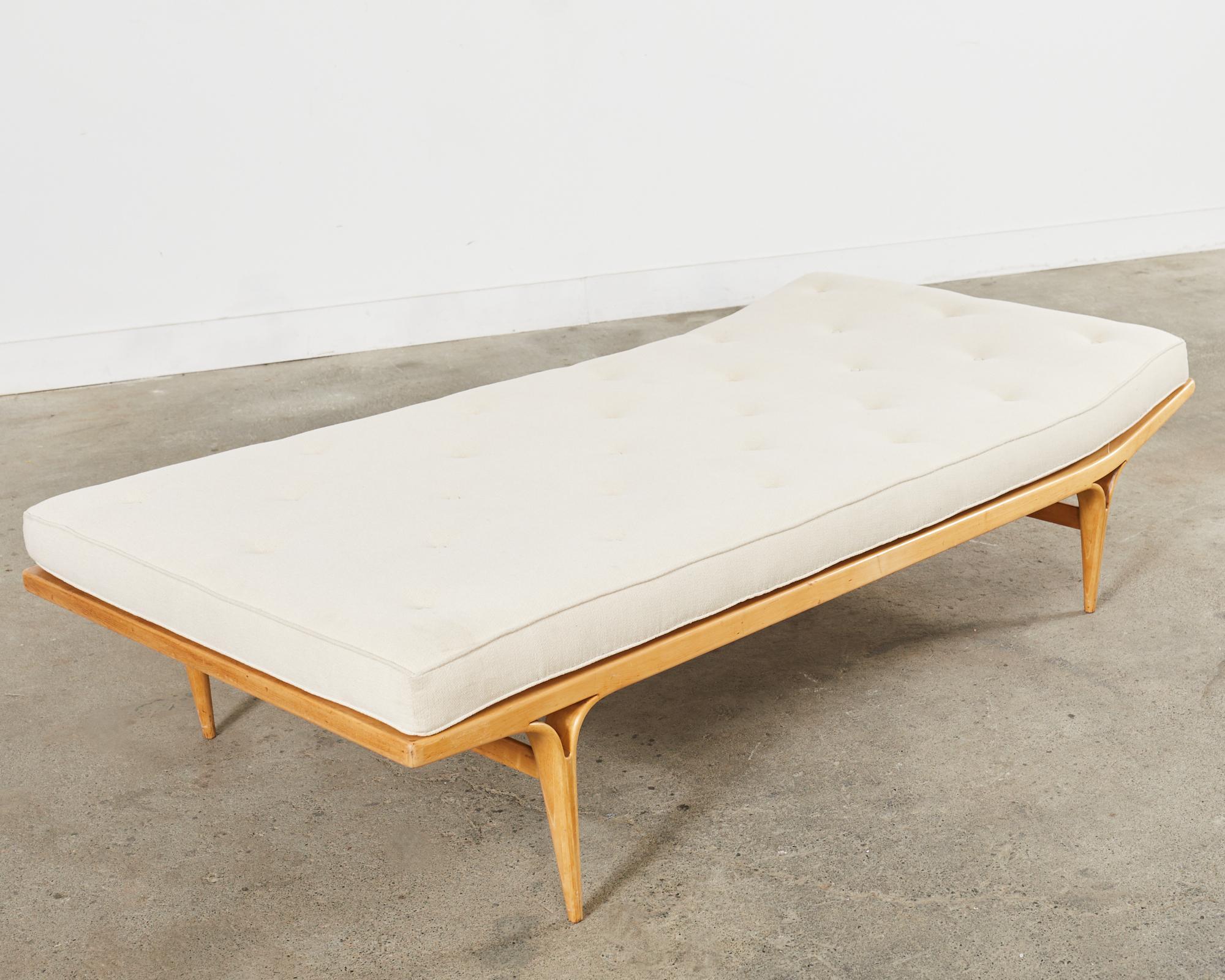 Swedish Modern Berlin Daybed T303 by Bruno Mathsson 1960 For Sale 4