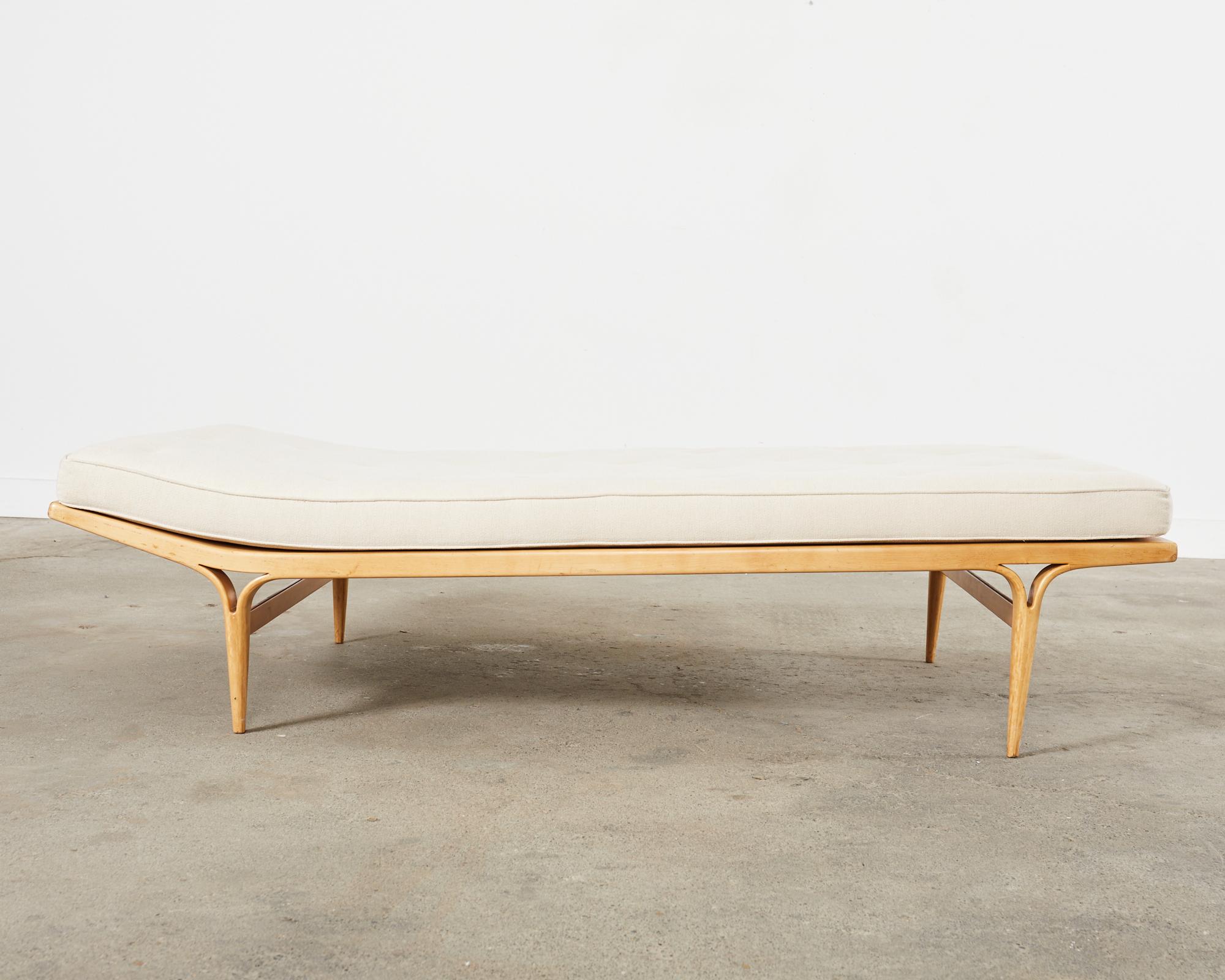 Hand-Crafted Swedish Modern Berlin Daybed T303 by Bruno Mathsson 1960 For Sale
