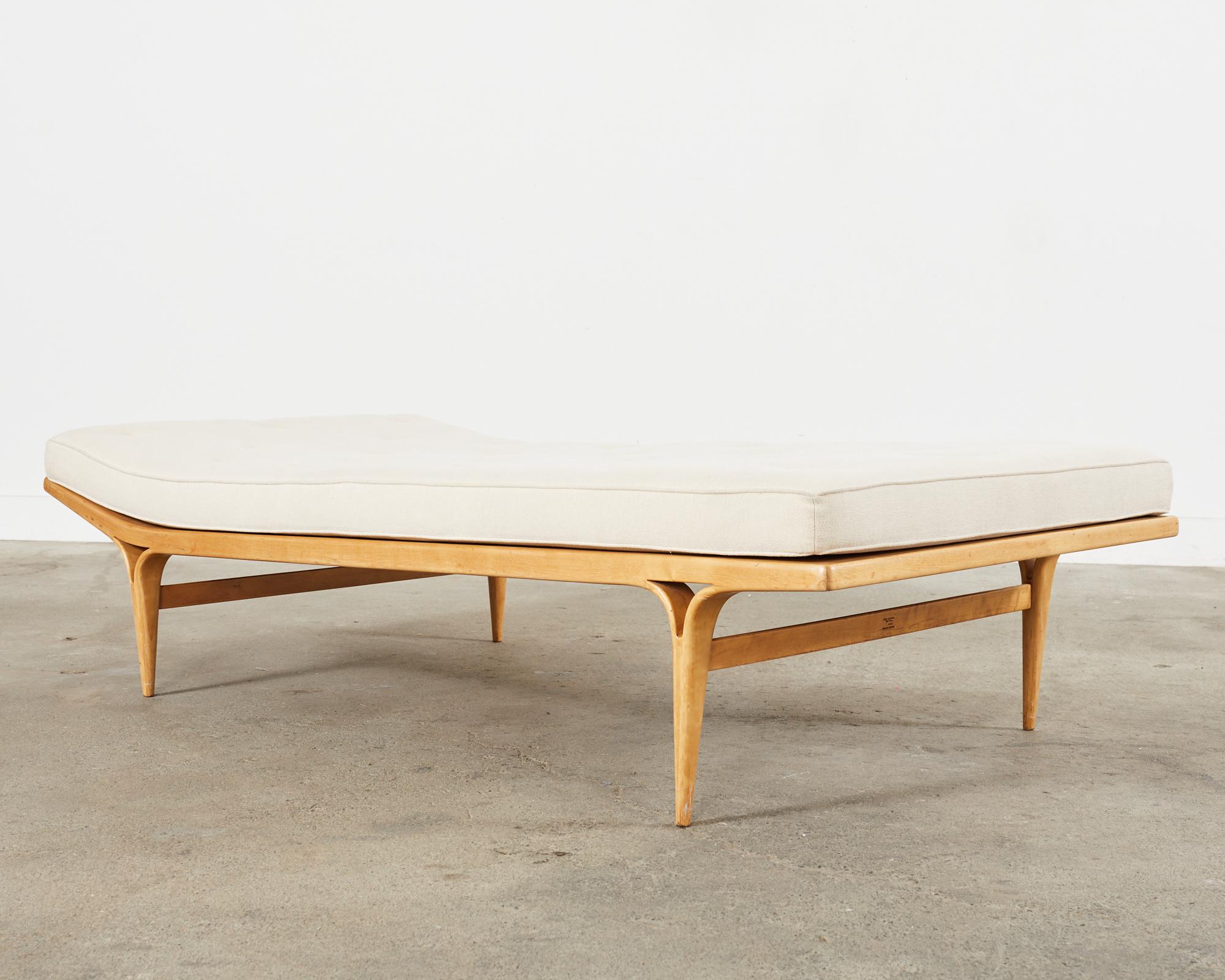 Swedish Modern Berlin Daybed T303 by Bruno Mathsson 1960 For Sale 2