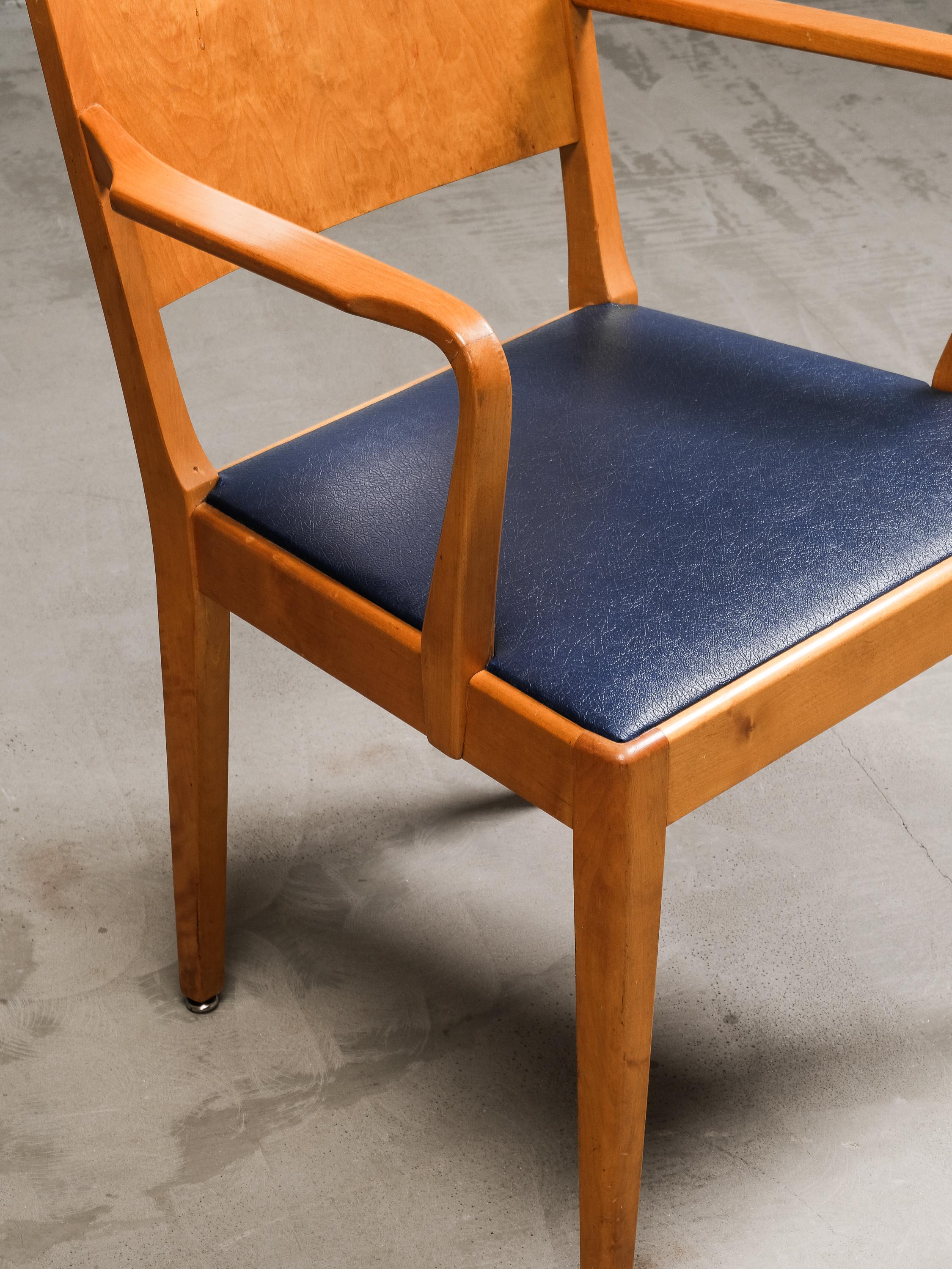 Swedish Modern Birch Armchairs with Blue Faux Leather Upholstery, 1940s (Mitte des 20. Jahrhunderts) im Angebot