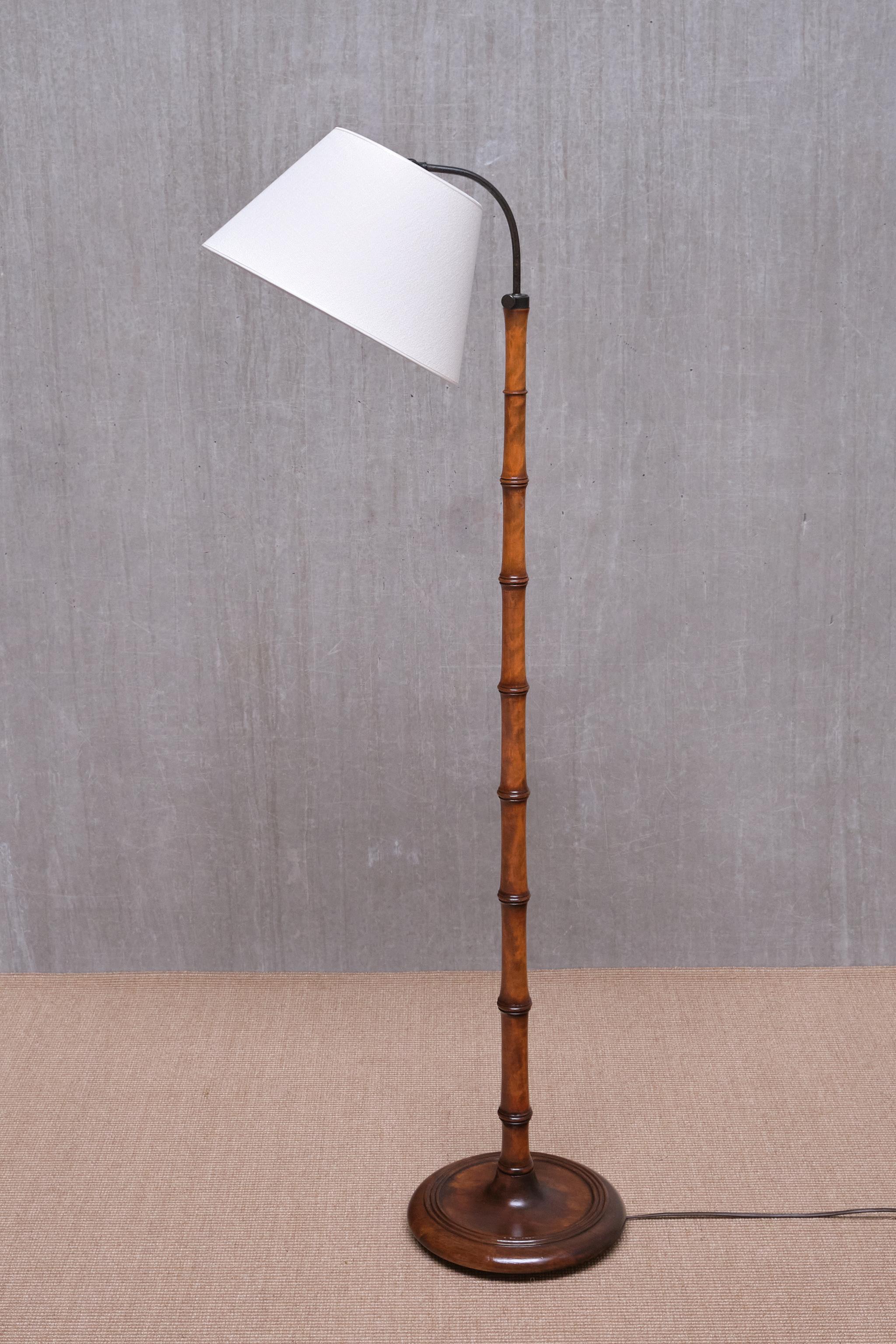 Lampada da terra moderna svedese in finto bambù di betulla con paralume regolabile avorio, anni '40 in vendita 4