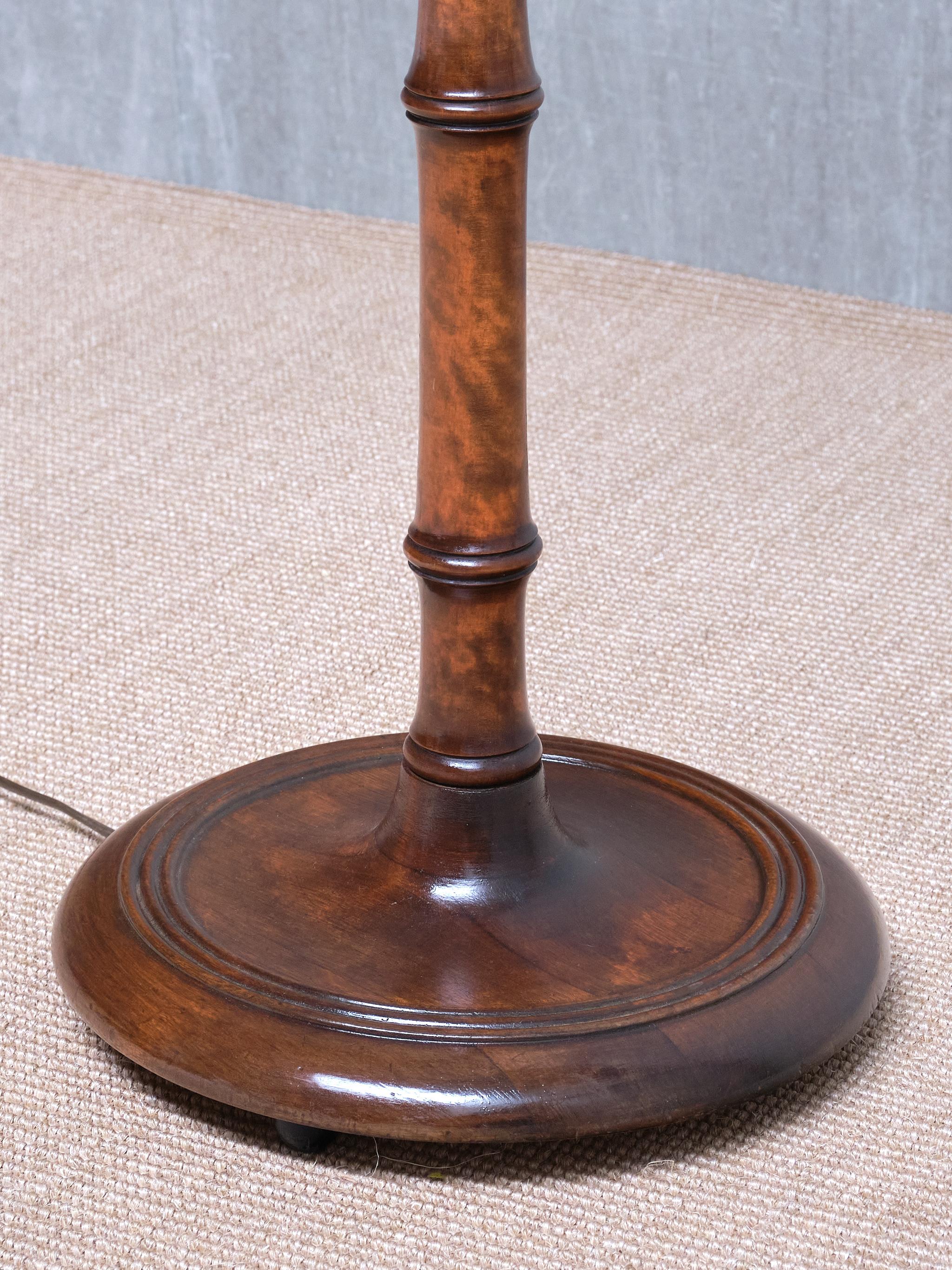 Lampada da terra moderna svedese in finto bambù di betulla con paralume regolabile avorio, anni '40 in vendita 7