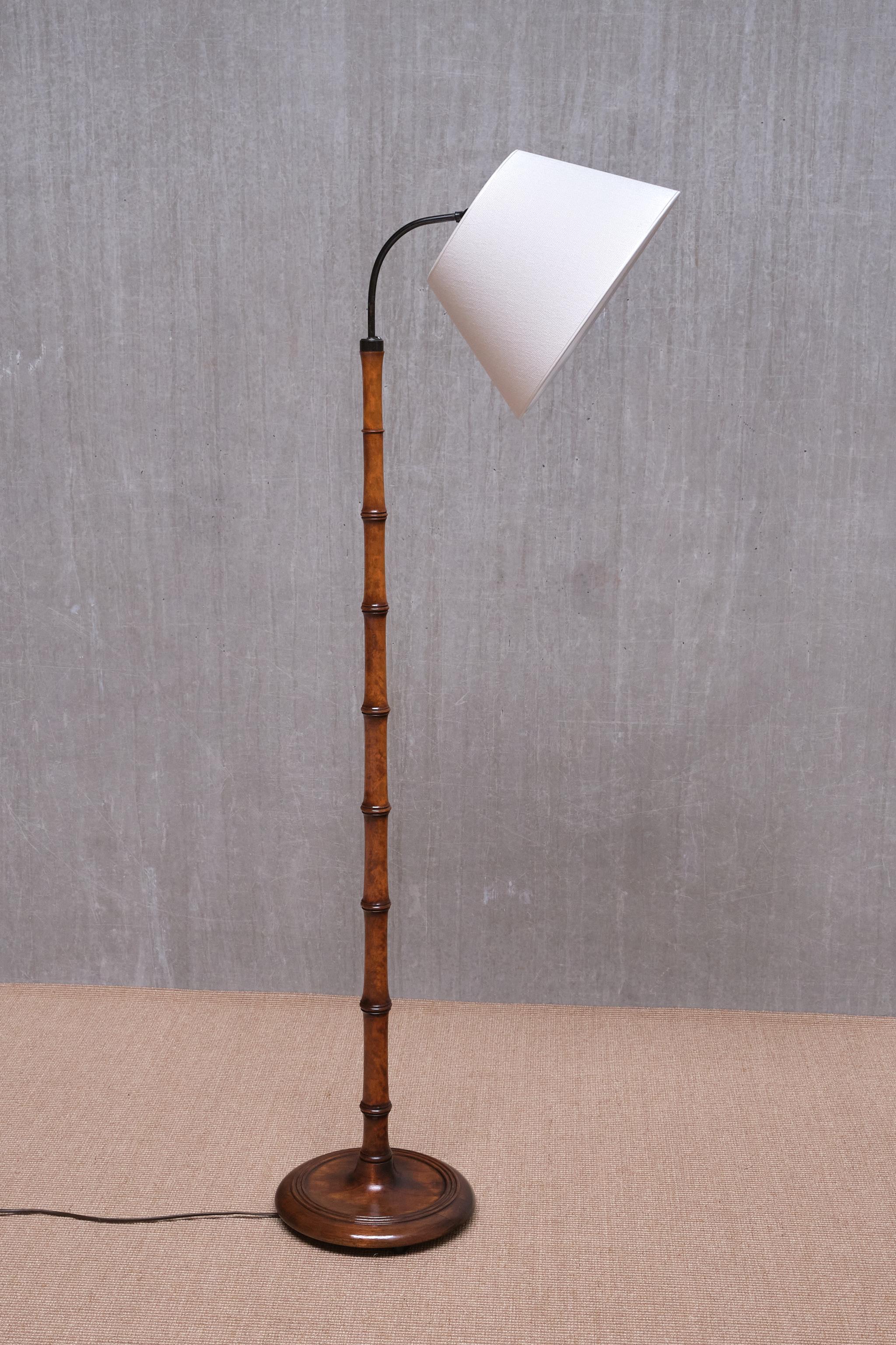 Lampada da terra moderna svedese in finto bambù di betulla con paralume regolabile avorio, anni '40 in vendita 8