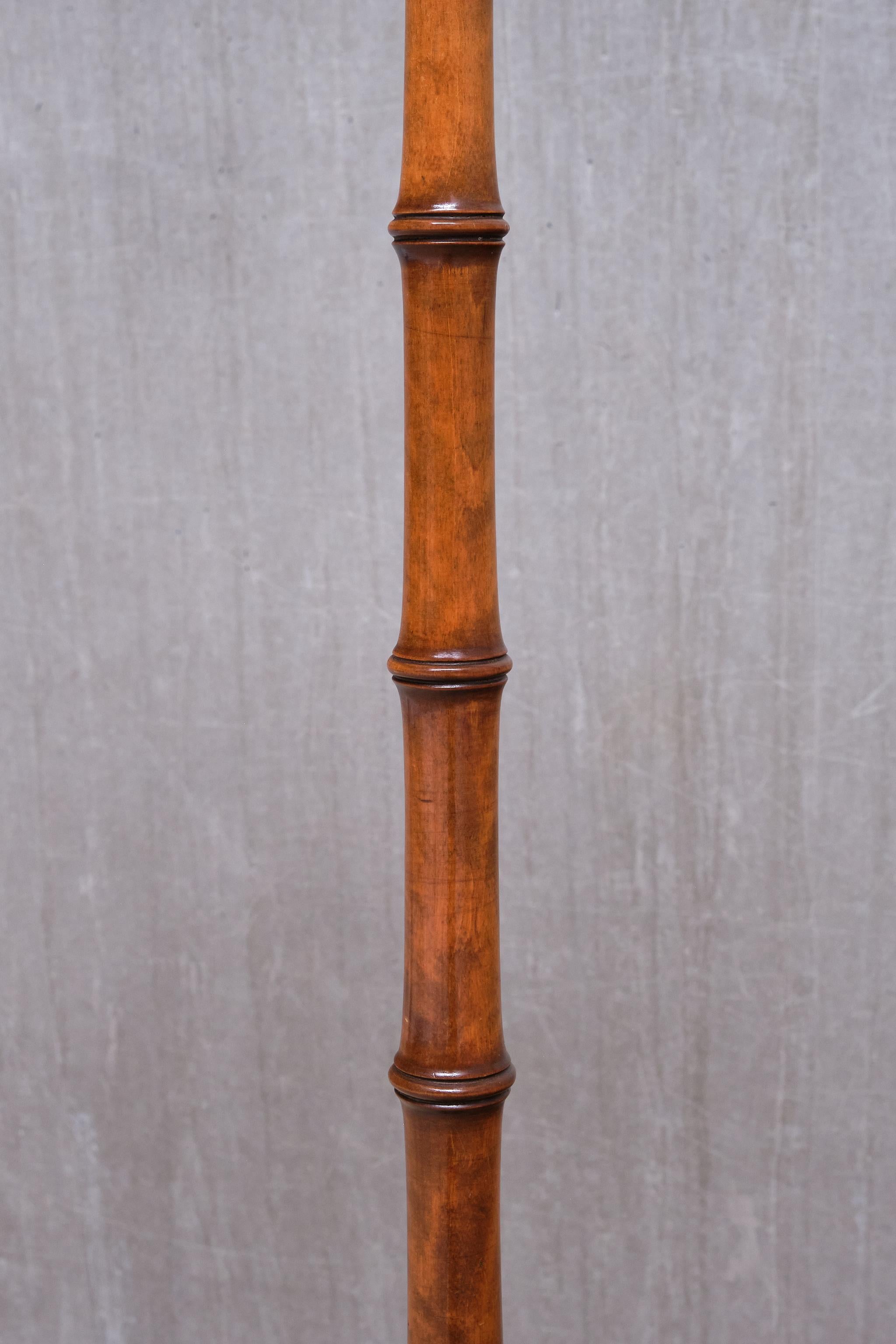 Lampada da terra moderna svedese in finto bambù di betulla con paralume regolabile avorio, anni '40 in vendita 1