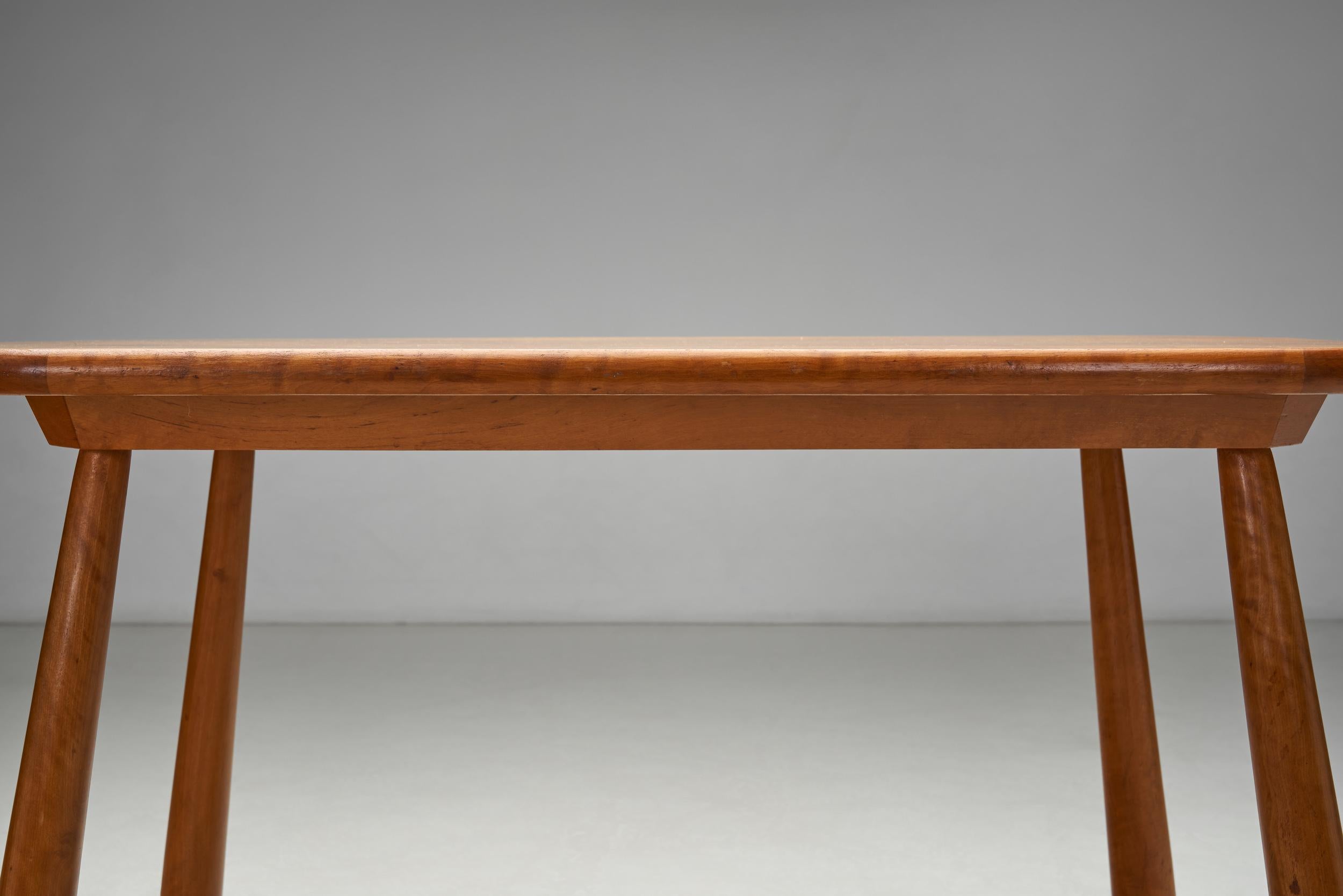Table d'appoint moderne suédoise en bouleau avec pieds tournés, Suède vers les années 1940 en vente 4