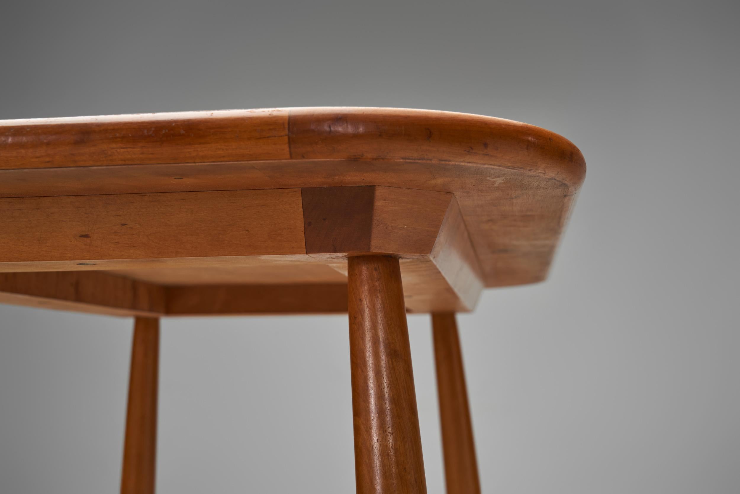 Table d'appoint moderne suédoise en bouleau avec pieds tournés, Suède vers les années 1940 en vente 6
