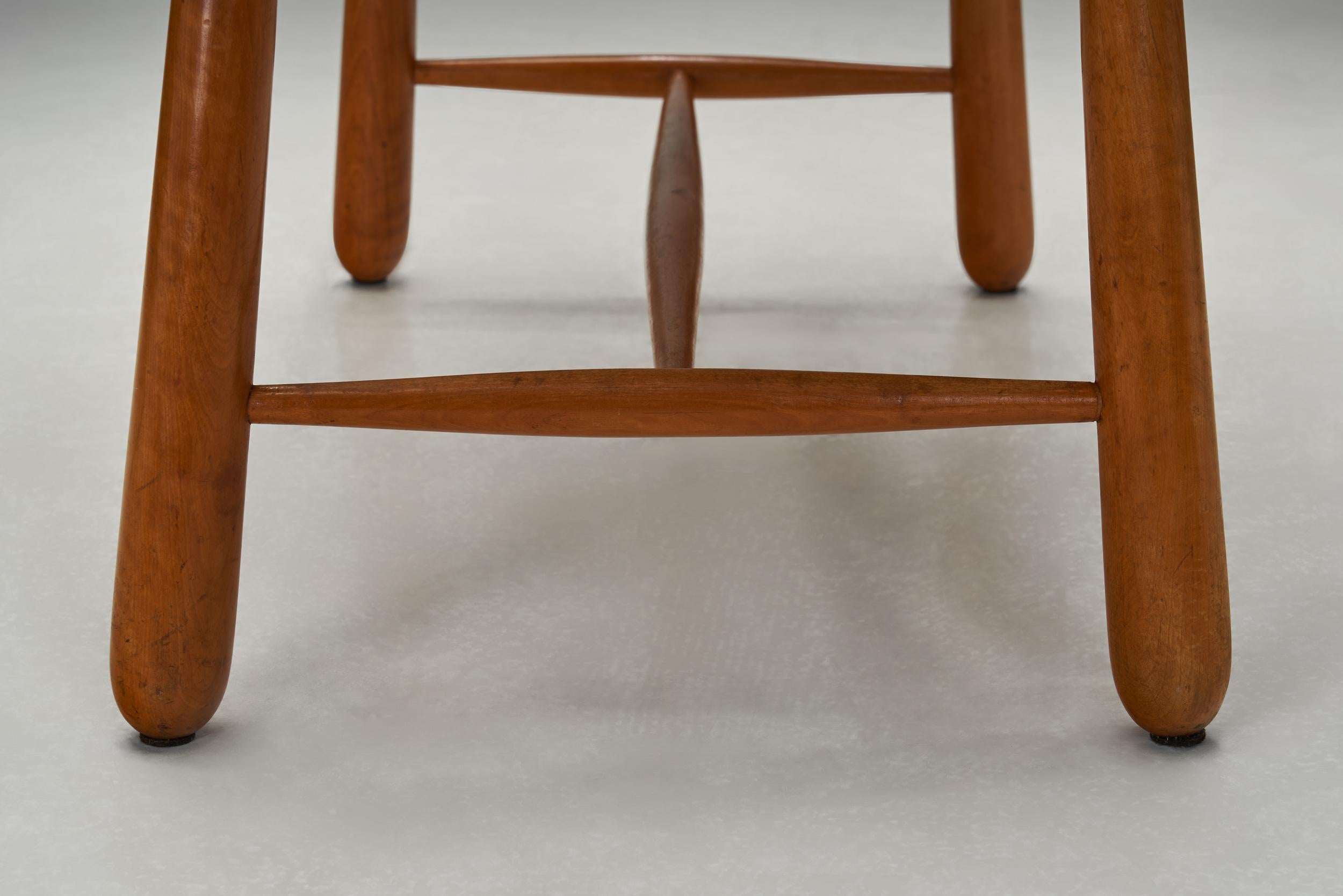 Table d'appoint moderne suédoise en bouleau avec pieds tournés, Suède vers les années 1940 en vente 8