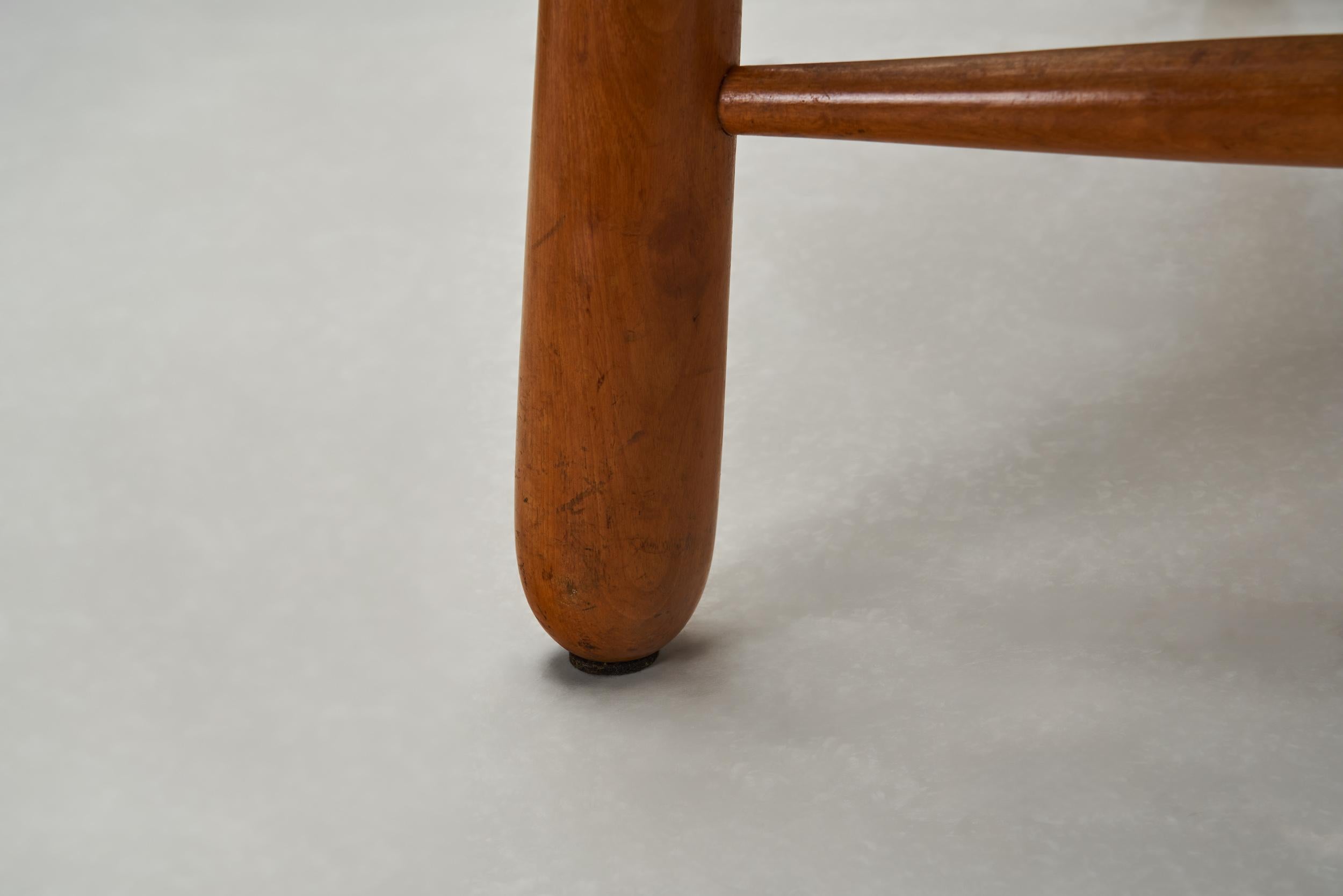 Table d'appoint moderne suédoise en bouleau avec pieds tournés, Suède vers les années 1940 en vente 10