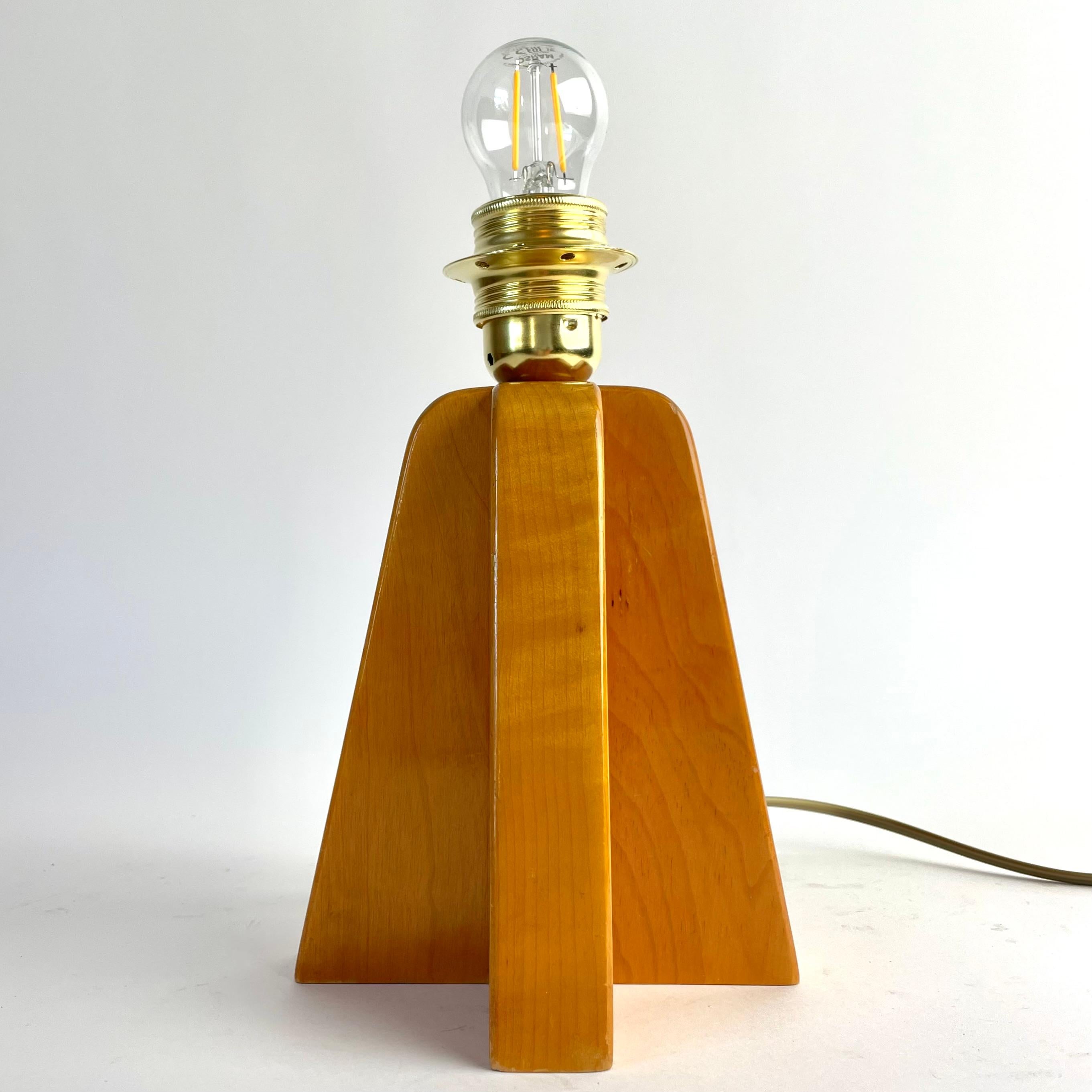 Suédois Lampe de table moderne suédoise en bouleau, années 1940 en vente