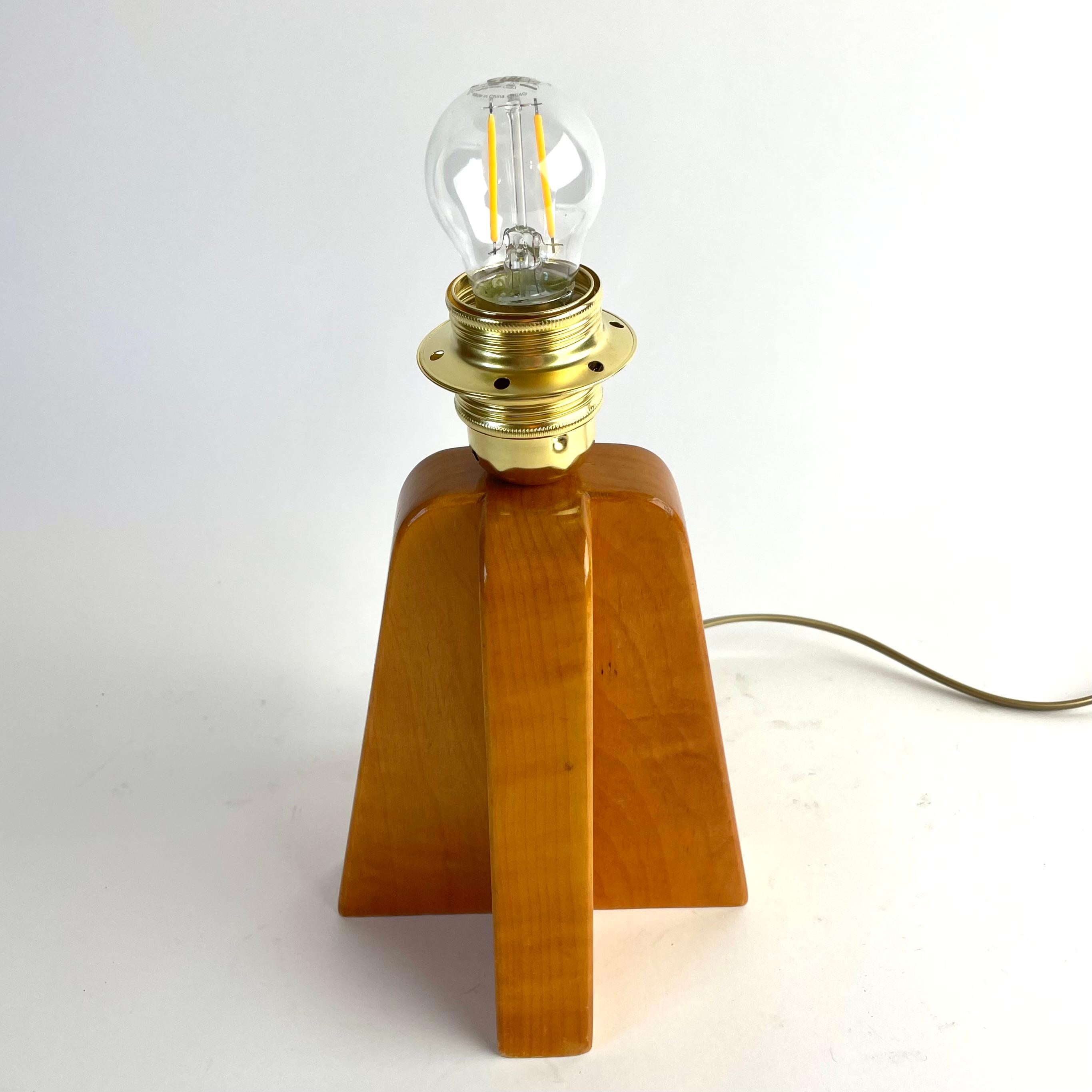 Lampe de table moderne suédoise en bouleau, années 1940 Bon état - En vente à Knivsta, SE