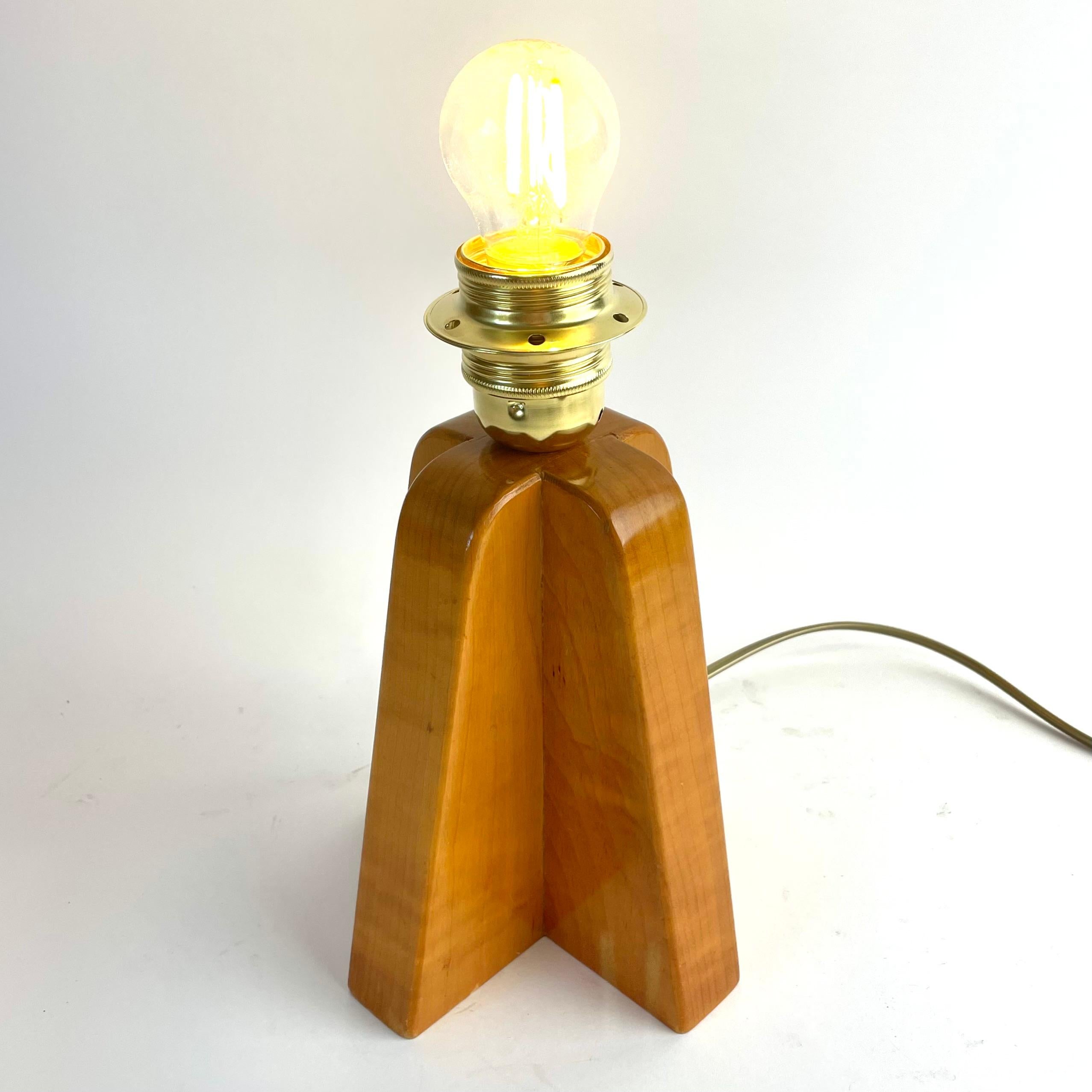 Milieu du XXe siècle Lampe de table moderne suédoise en bouleau, années 1940 en vente
