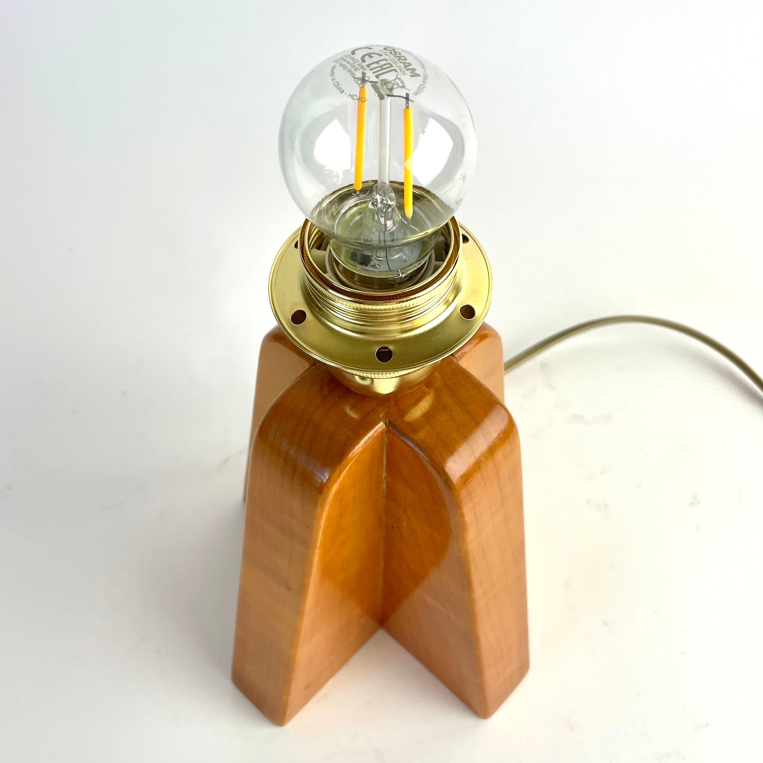 Bouleau Lampe de table moderne suédoise en bouleau, années 1940 en vente