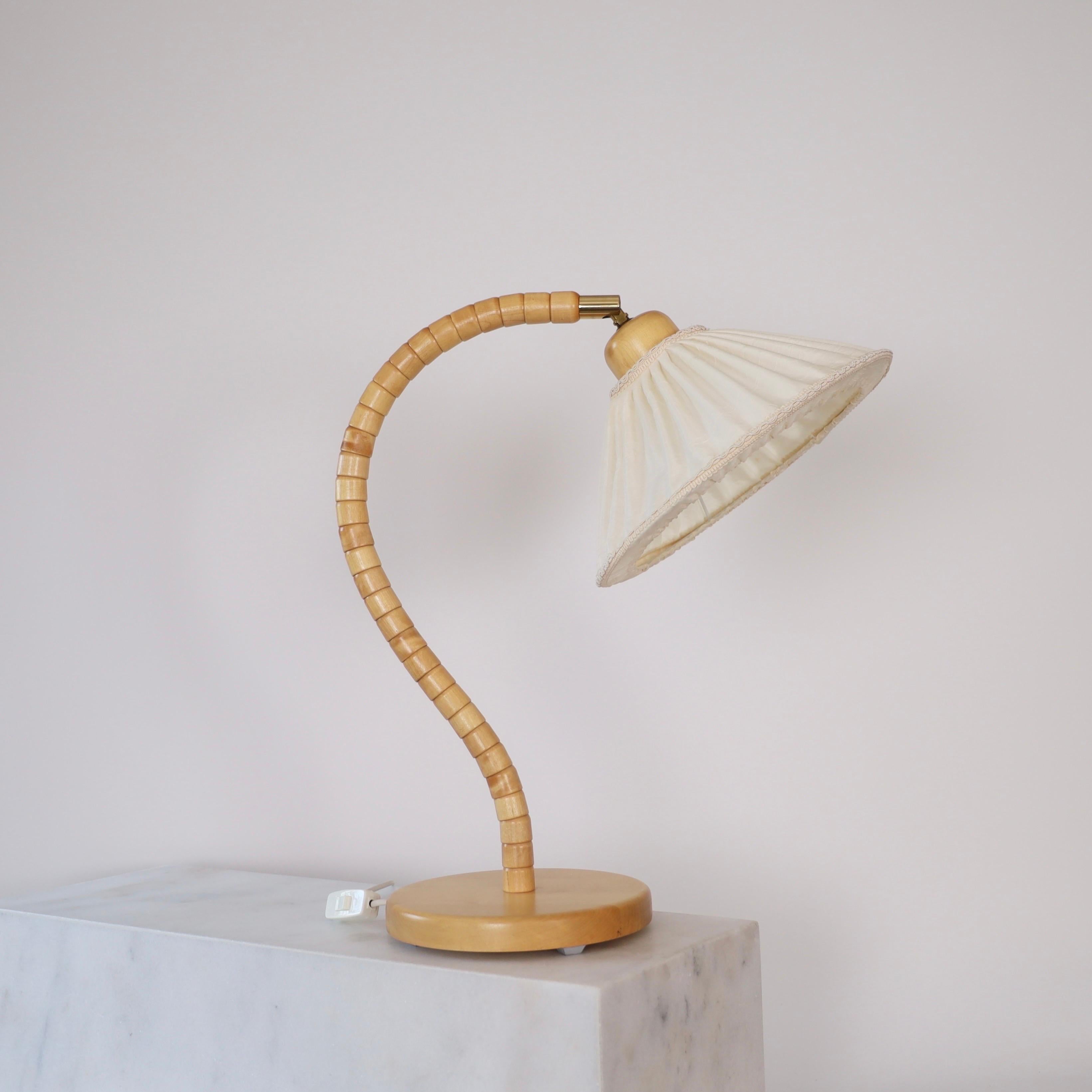 Lampe de table moderne suédoise en bois de bouleau par Markslöjd, Suède, années 1980 État moyen - En vente à Værløse, DK