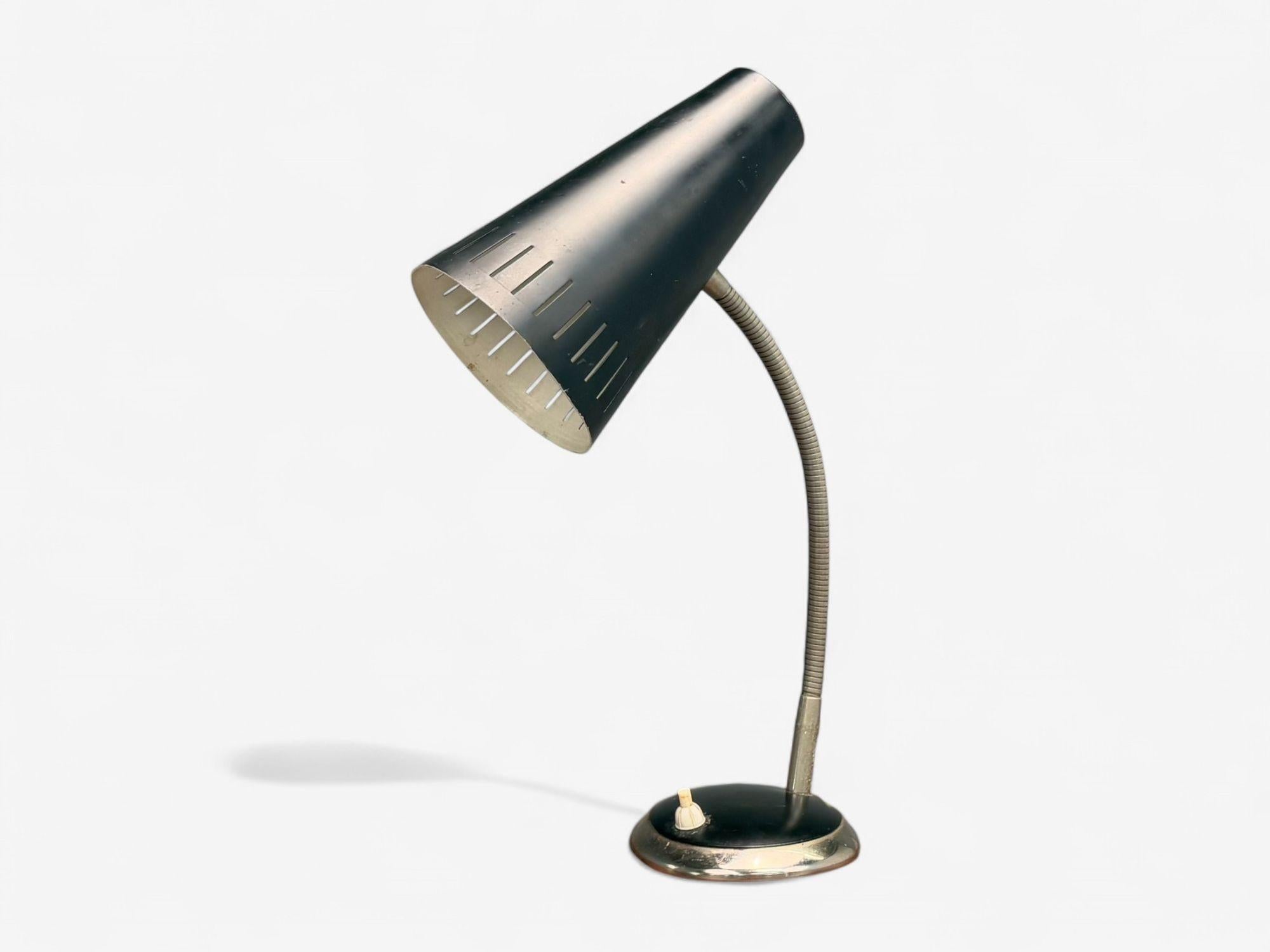 Lampe de bureau réglable en métal laqué noir, Suède, années 1950 Bon état - En vente à Manhasset, NY