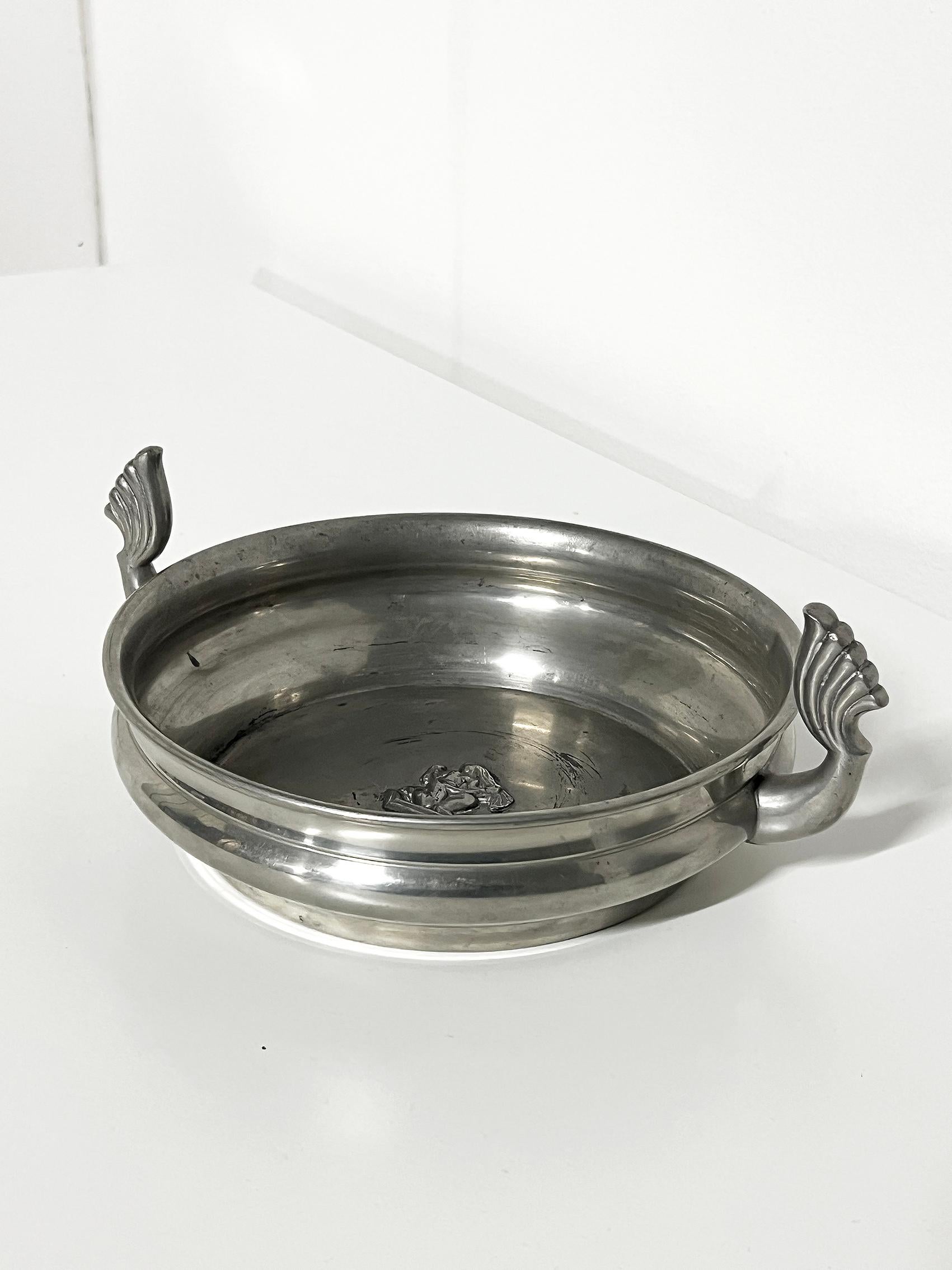 Rare bowl in pewter by CG Hallberg -1930.  
Signed with makers mark.  
Measurements: Diameter with handles 27 cm, diameter without the handles 21,2 cm, height 9,6 cm. 
Wear consistent with age and use. Pewter patina, marks, scratches and dents.