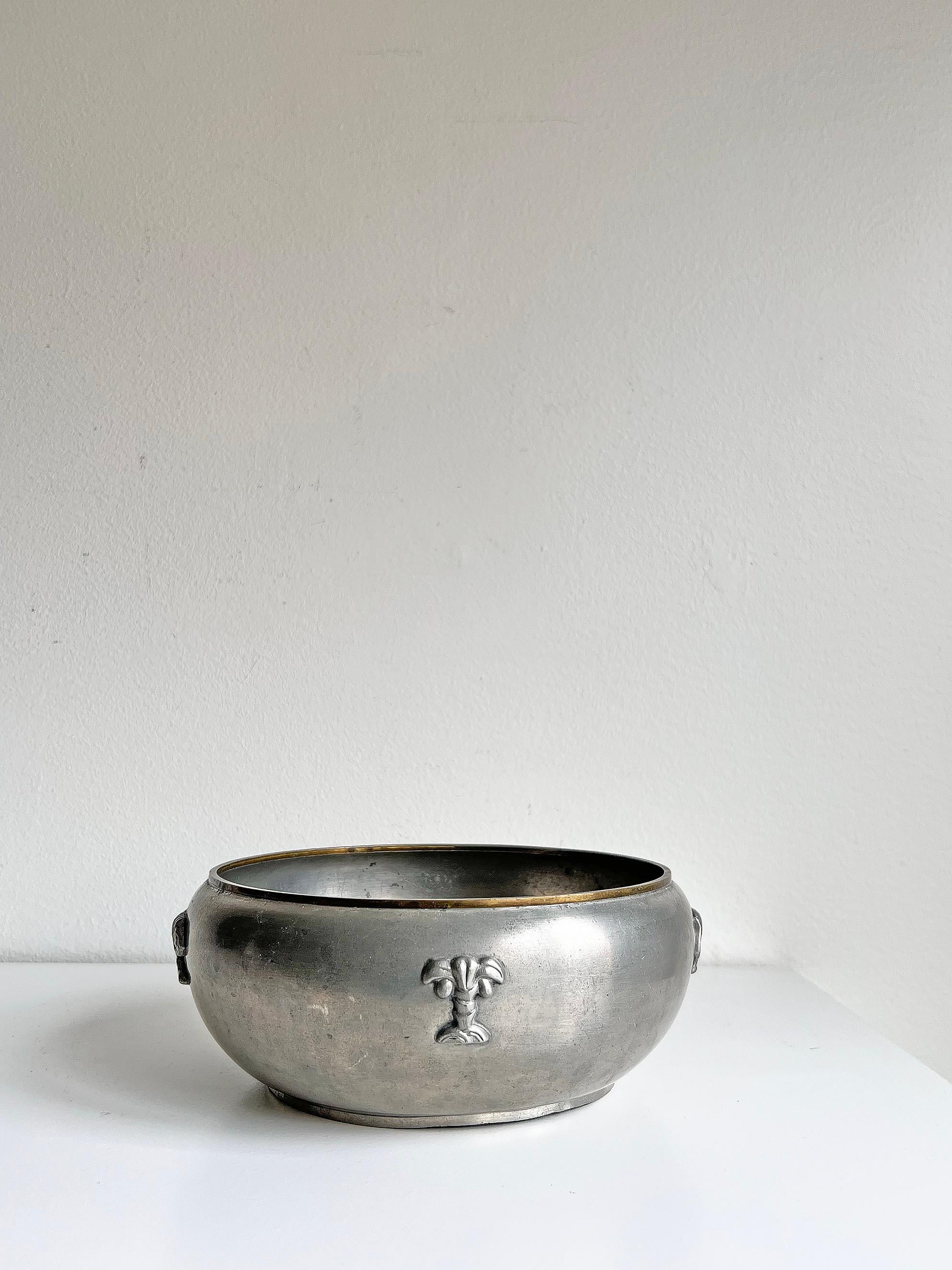Mid-20th Century Swedish Modern Bowl in Pewter by GAB, 1930 For Sale