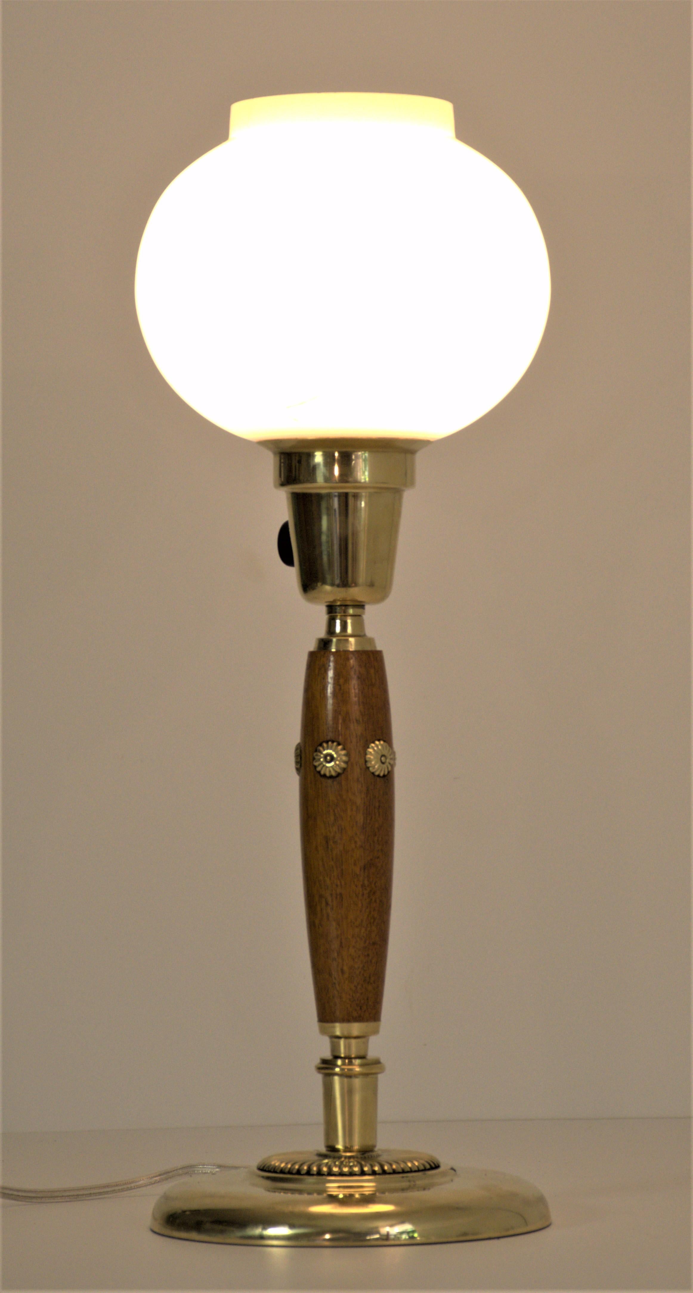 Lampe de table moderne suédoise en laiton et en Beeche par Hans Bergström, années 1940. en vente 3