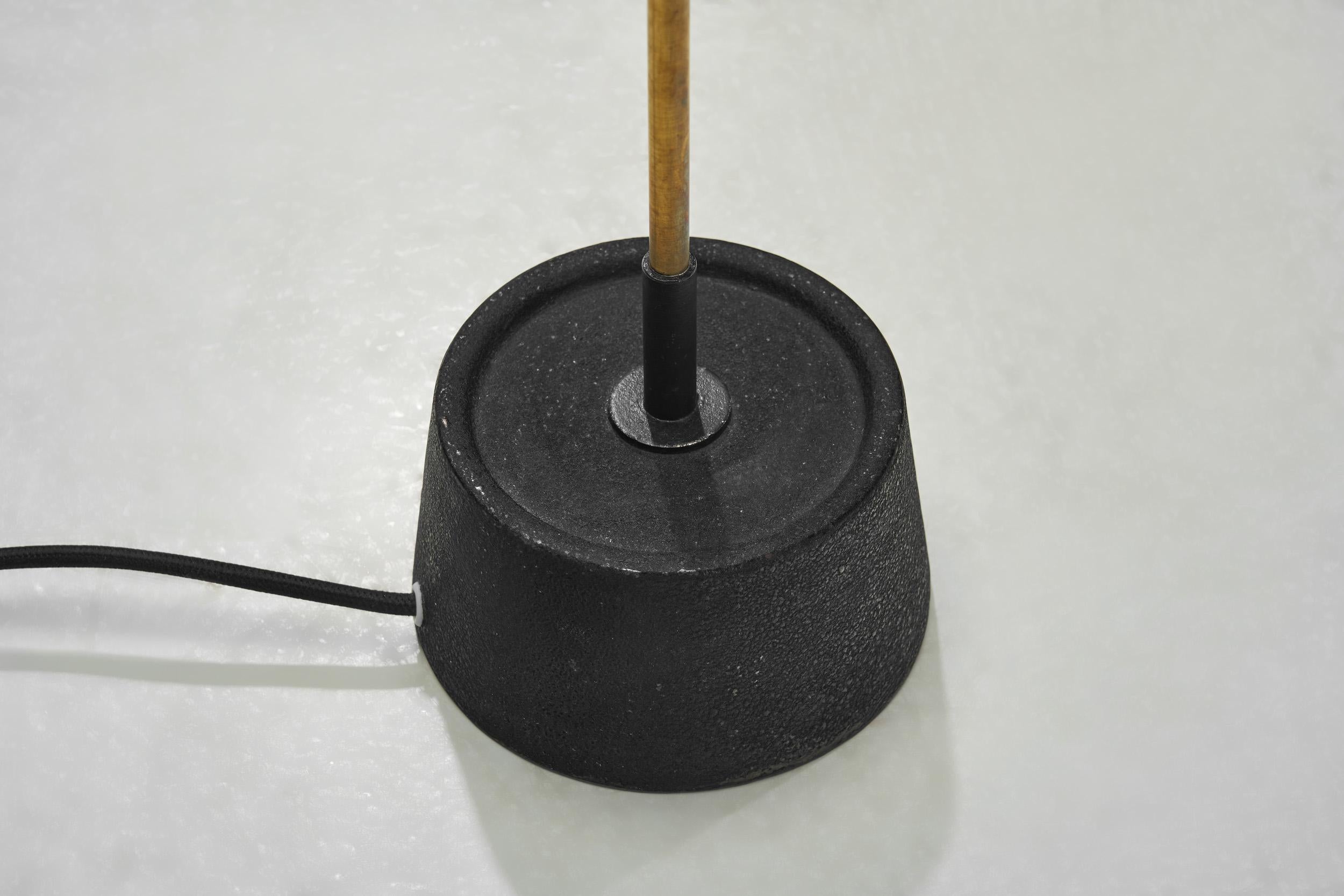 Lampadaire The Modernity en laiton et fonte pour ASEA, Suède années 1950 en vente 12
