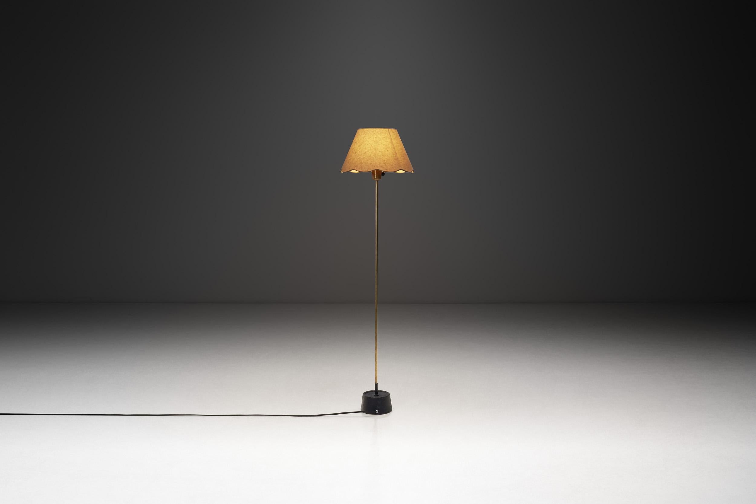 Lampadaire The Modernity en laiton et fonte pour ASEA, Suède années 1950 en vente 1