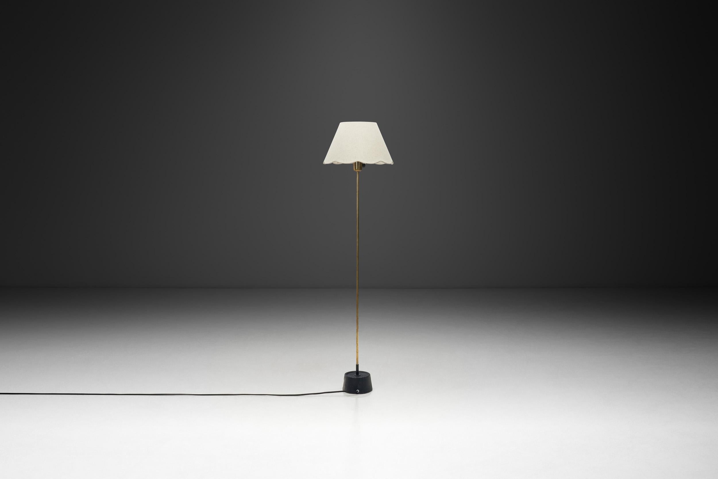 Lampadaire The Modernity en laiton et fonte pour ASEA, Suède années 1950 en vente 2