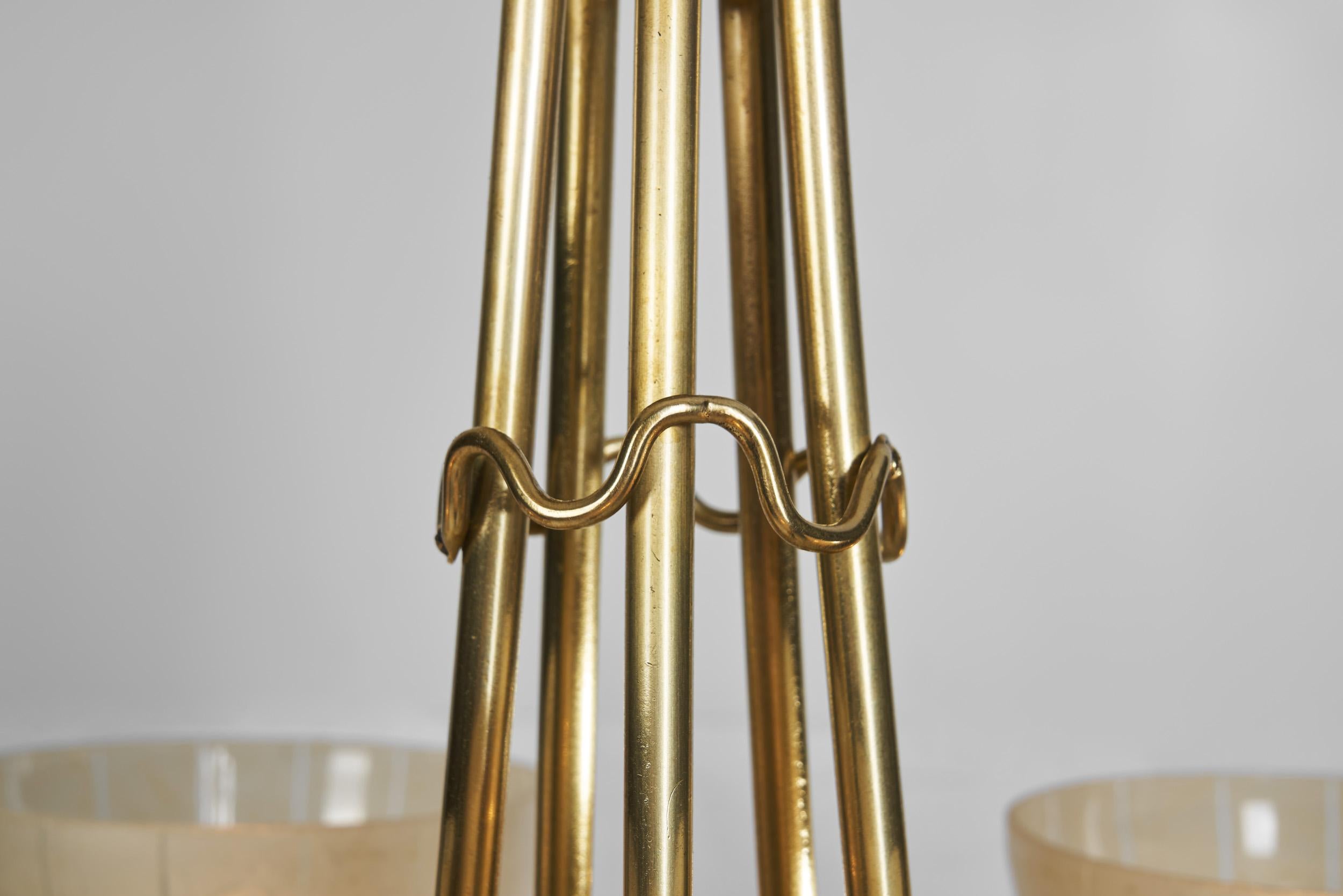 Lustre moderne suédois en laiton et verre, Suède, années 1940 en vente 6