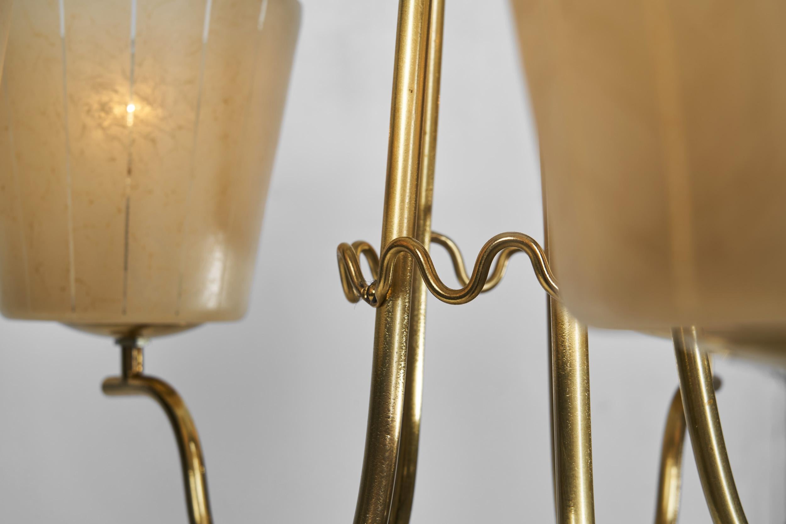 Lustre moderne suédois en laiton et verre, Suède, années 1940 en vente 7