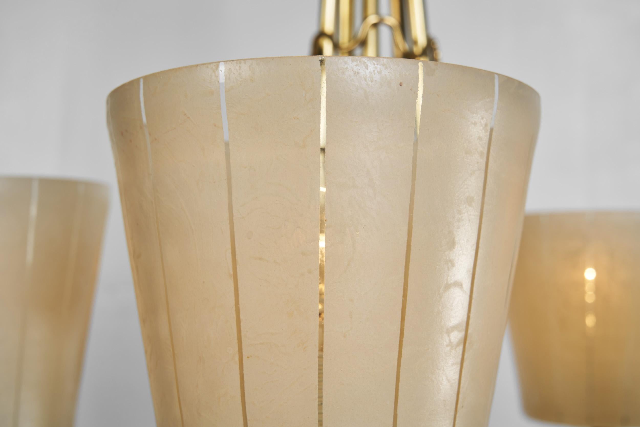 Lustre moderne suédois en laiton et verre, Suède, années 1940 en vente 10