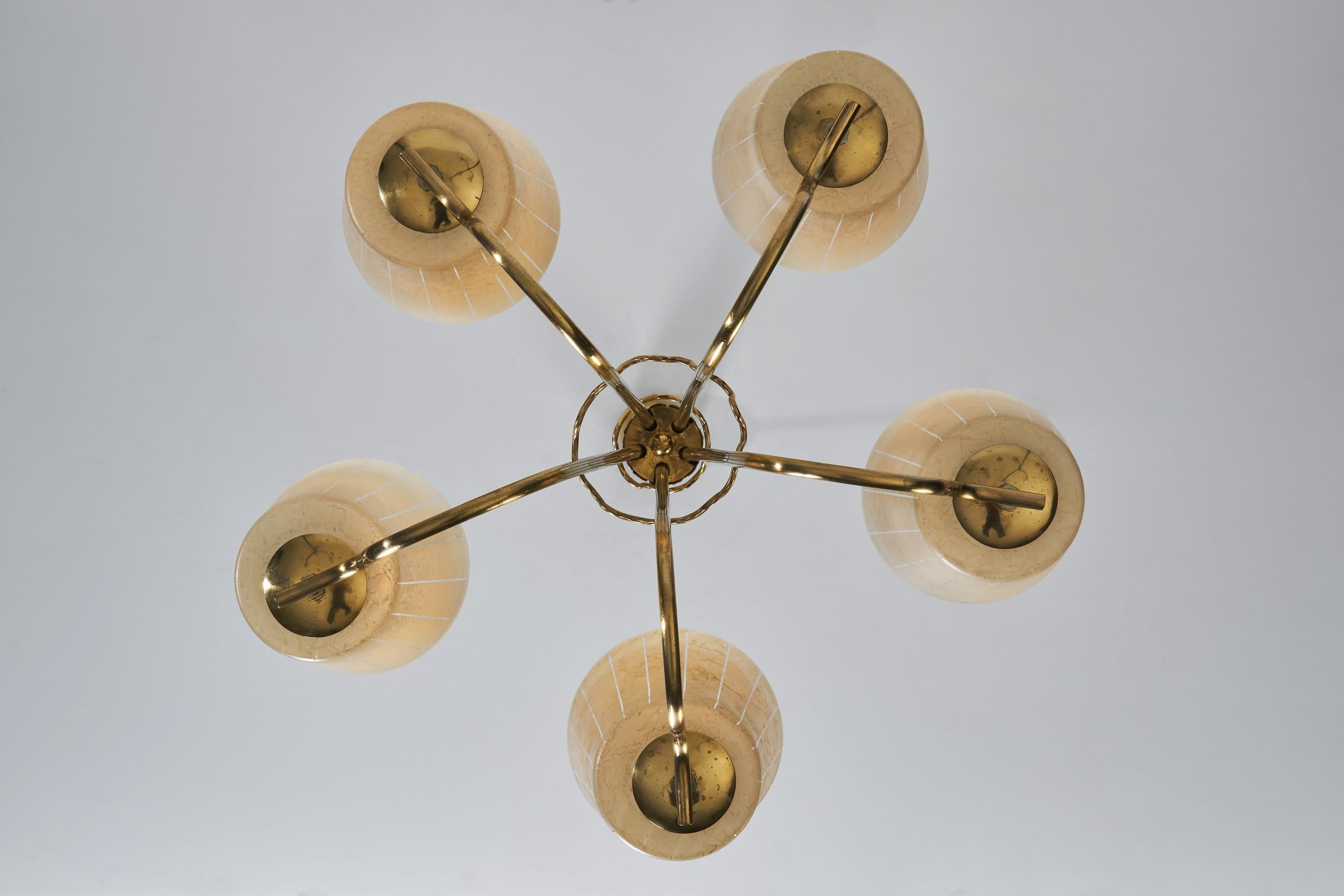 Lustre moderne suédois en laiton et verre, Suède, années 1940 en vente 2