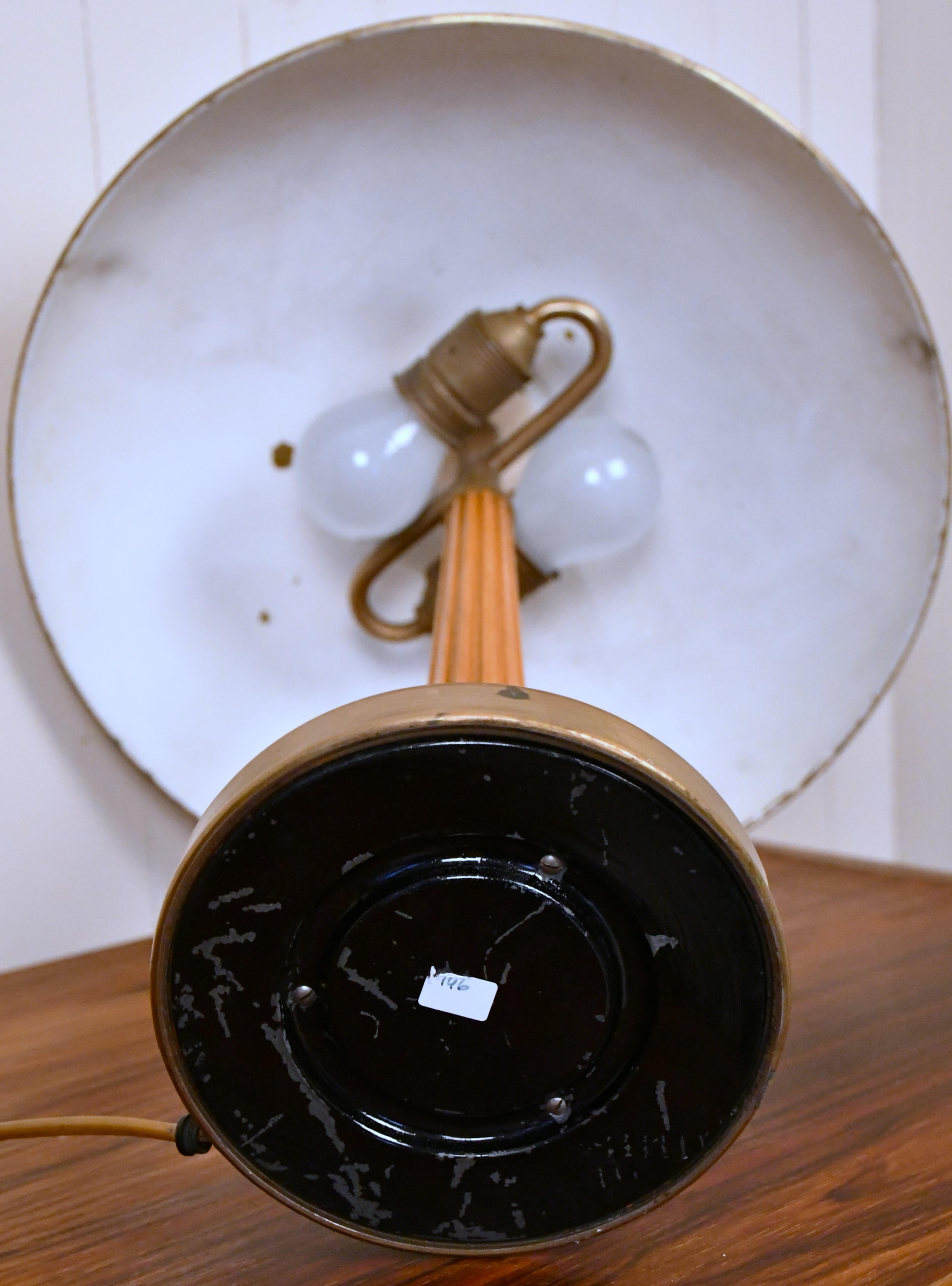 Lámpara de mesa sueca moderna de latón y roble de Erik Tidstrand para Nordiska Kompaniet en venta 1