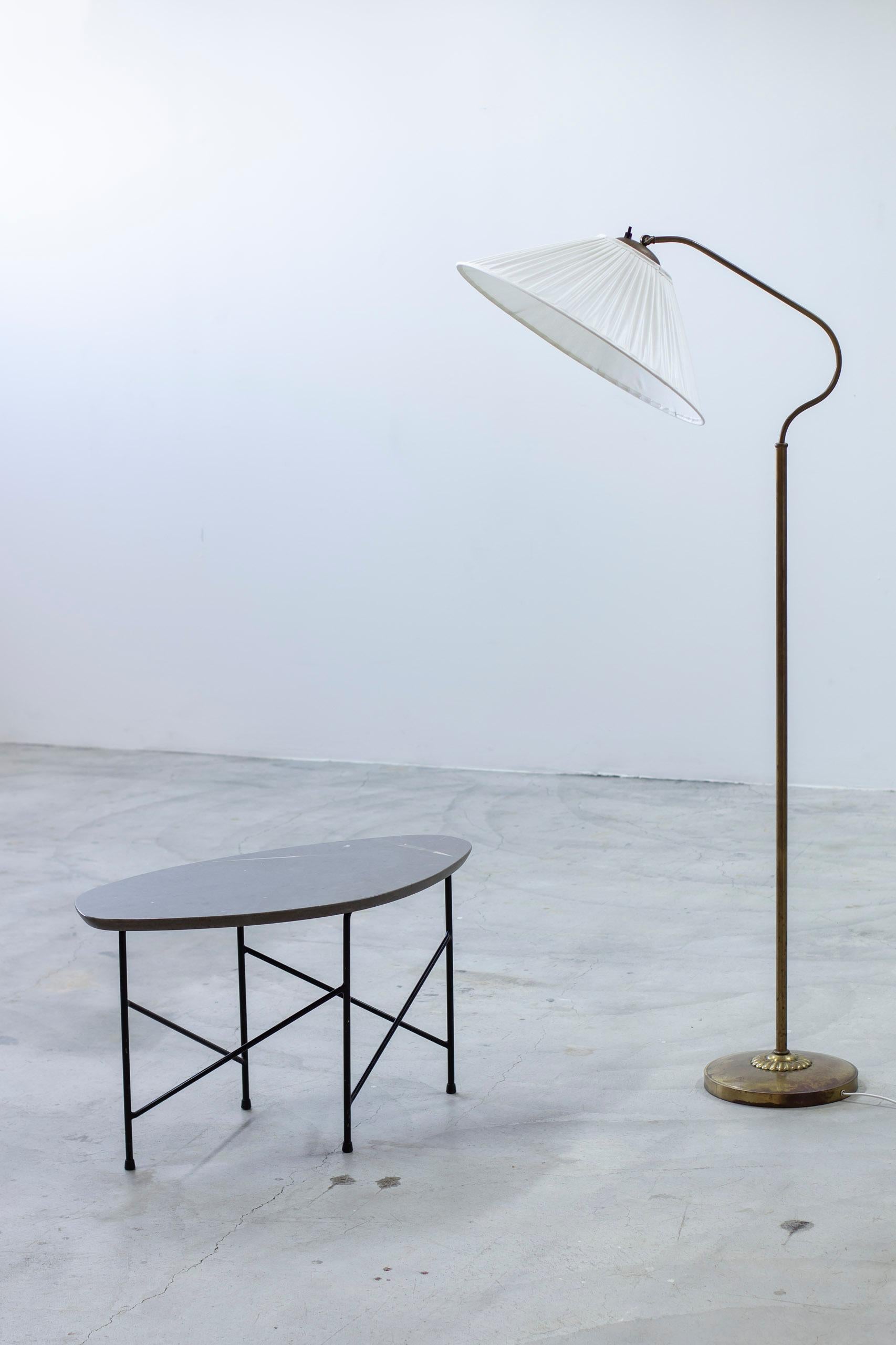 Svedese Lampada da terra moderna svedese in ottone di Bertil Brisborg per Nordiska Kompaniet in vendita