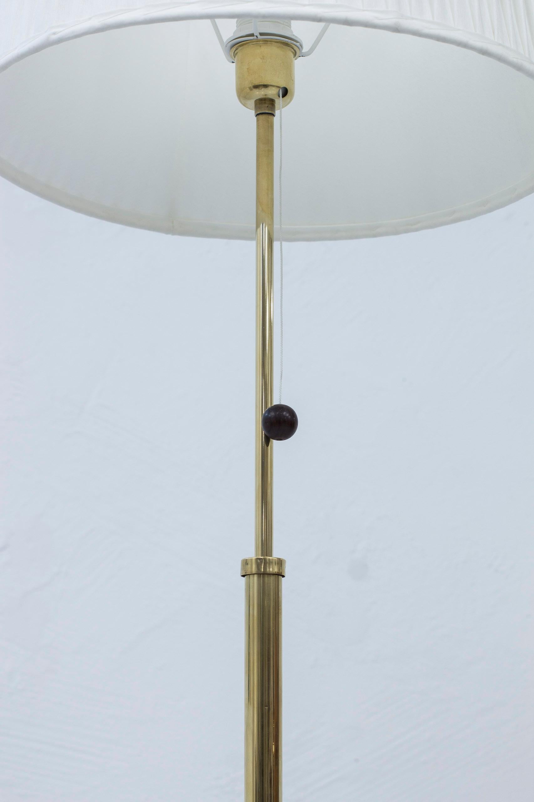 Swedish Modern Brass Floor Lamp, Sweden 1940s in the Manner of Josef Frank For Sale 1