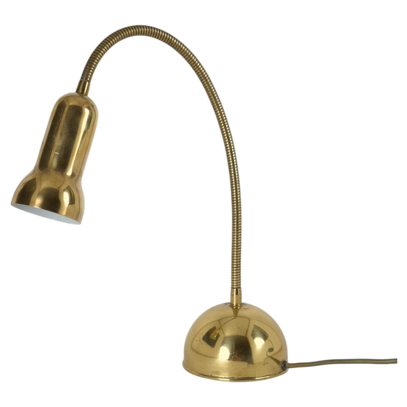 Moderne schwedische Tischlampe aus Messing mit Schwanenhals, Schweden, 1950er Jahre im Angebot