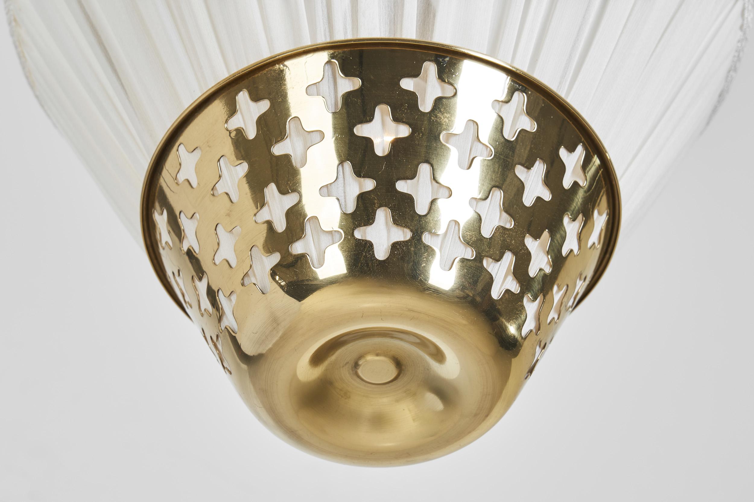 Lampada a sospensione moderna svedese in ottone con elemento traforato, Svezia anni '40 in vendita 8