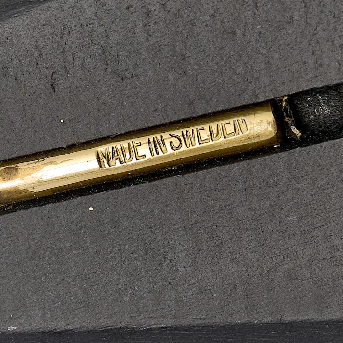 Applique moderne svedesi in ottone e legno scolpito di Gösta Ahrneberg, anni '50 In condizioni buone in vendita a Stockholm, SE