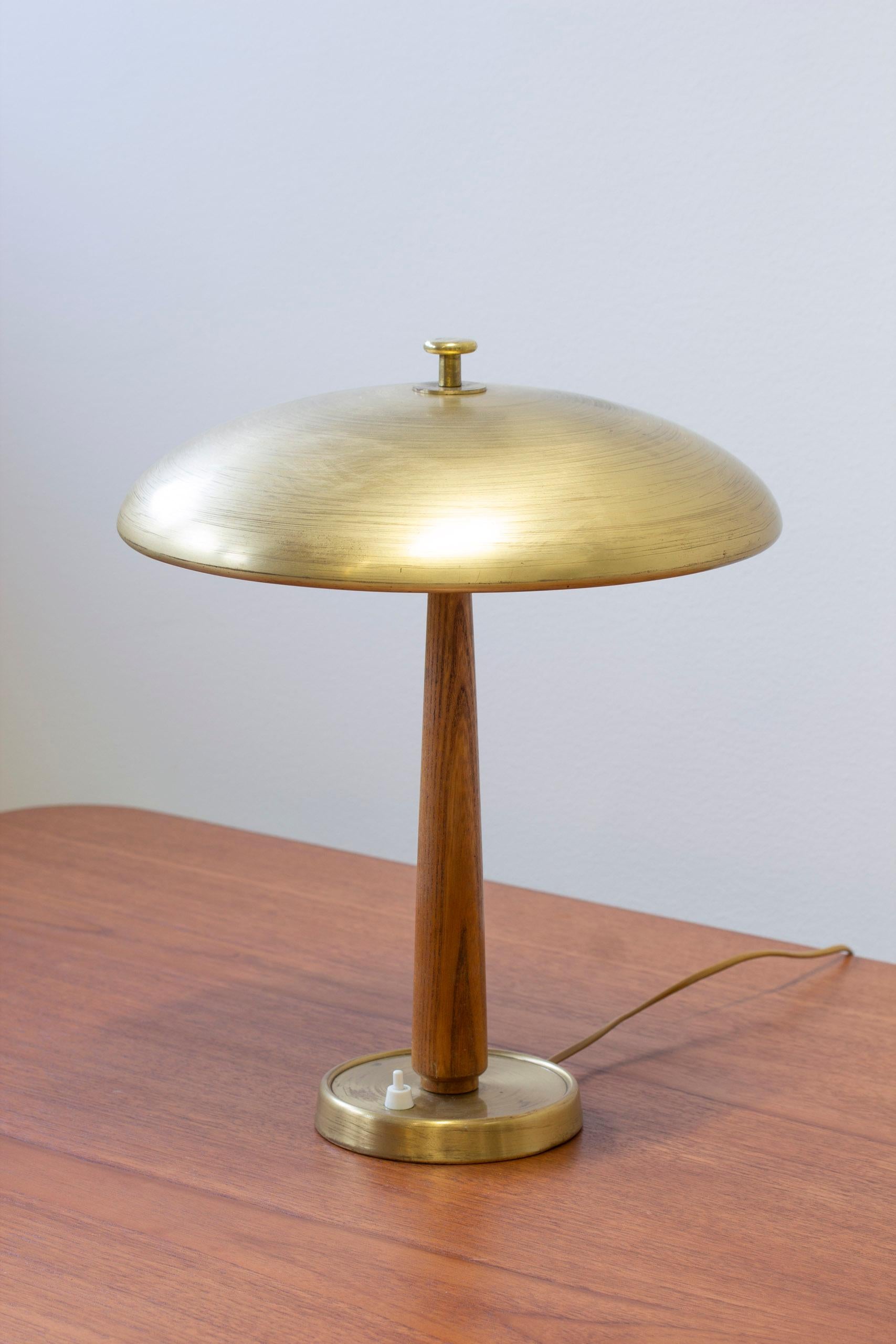 Mid-20th Century Swedish Modern brass table lamp 30331 by Bertil Brisborg, Nordiska Kompaniet, NK For Sale