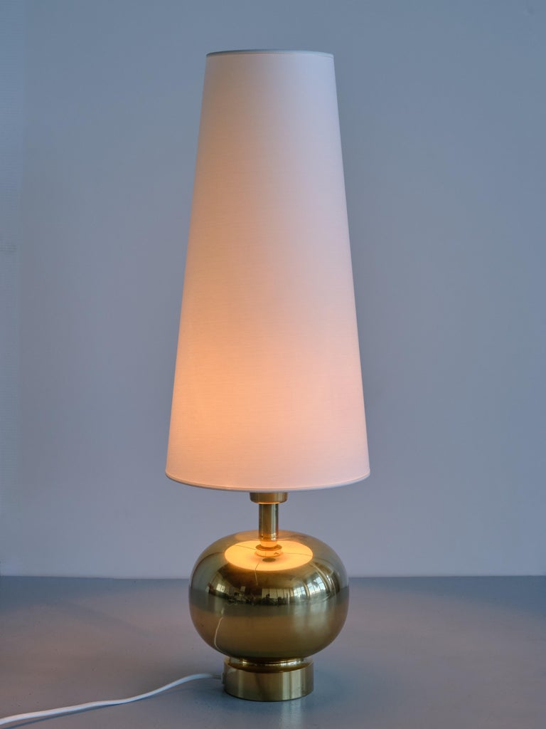Swedish Modern Brass Table Lamp by Aneta Belysning, Växjö, Sweden, 1970s In Good Condition For Sale In The Hague, NL