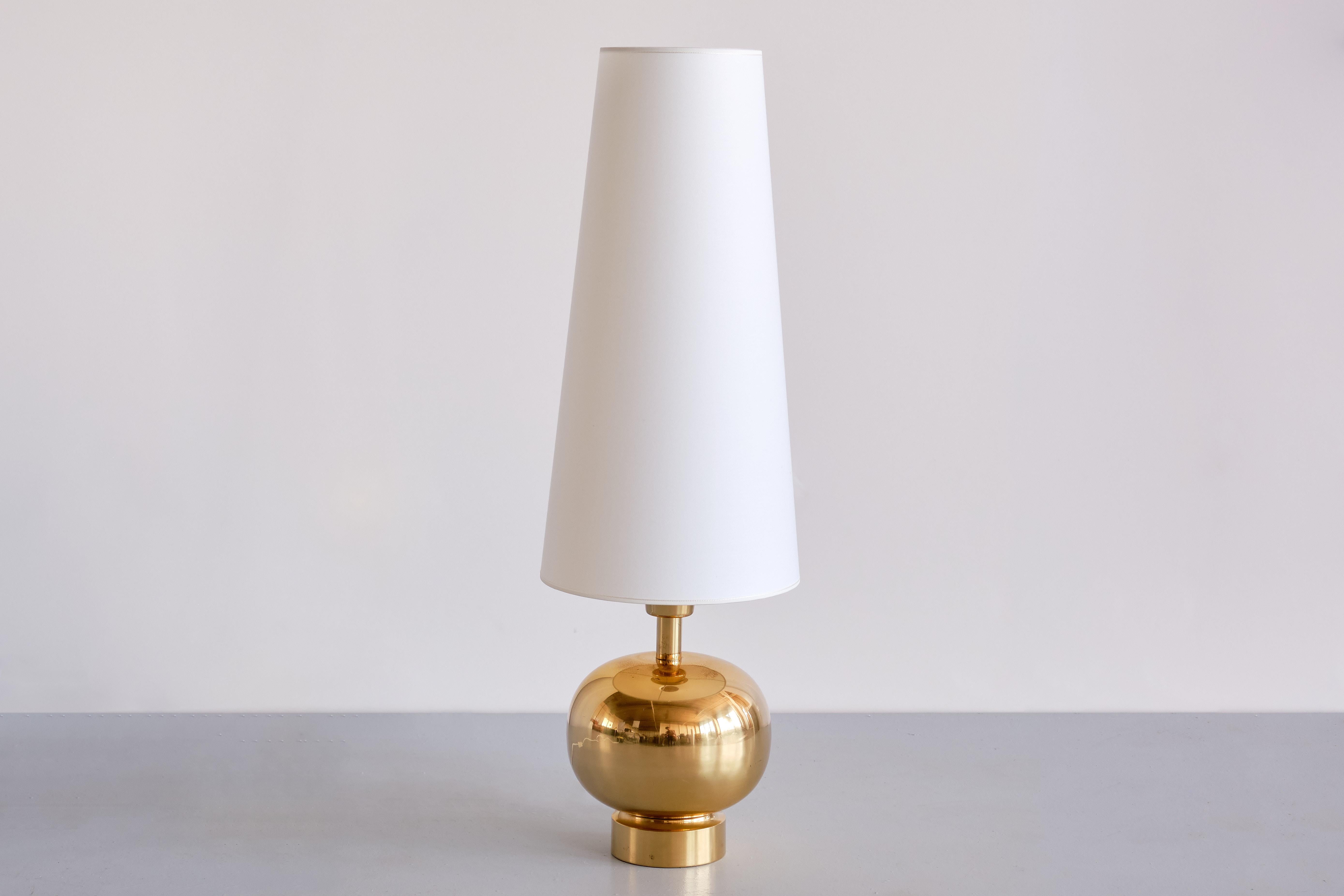 Swedish Modern Brass Table Lamp by Aneta Belysning, Växjö, Sweden, 1970s In Good Condition For Sale In The Hague, NL